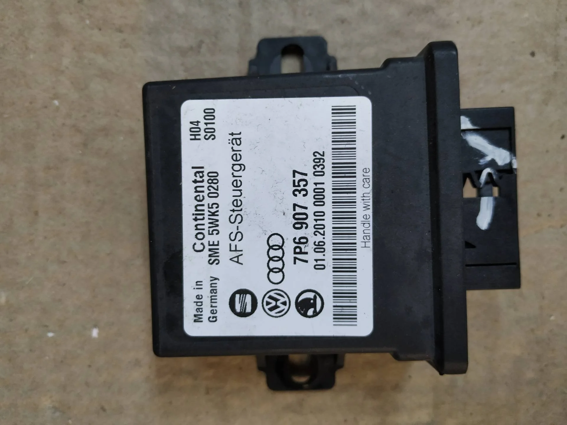 блок регулировки угла наклона фар Volkswagen Touareg 2  2013