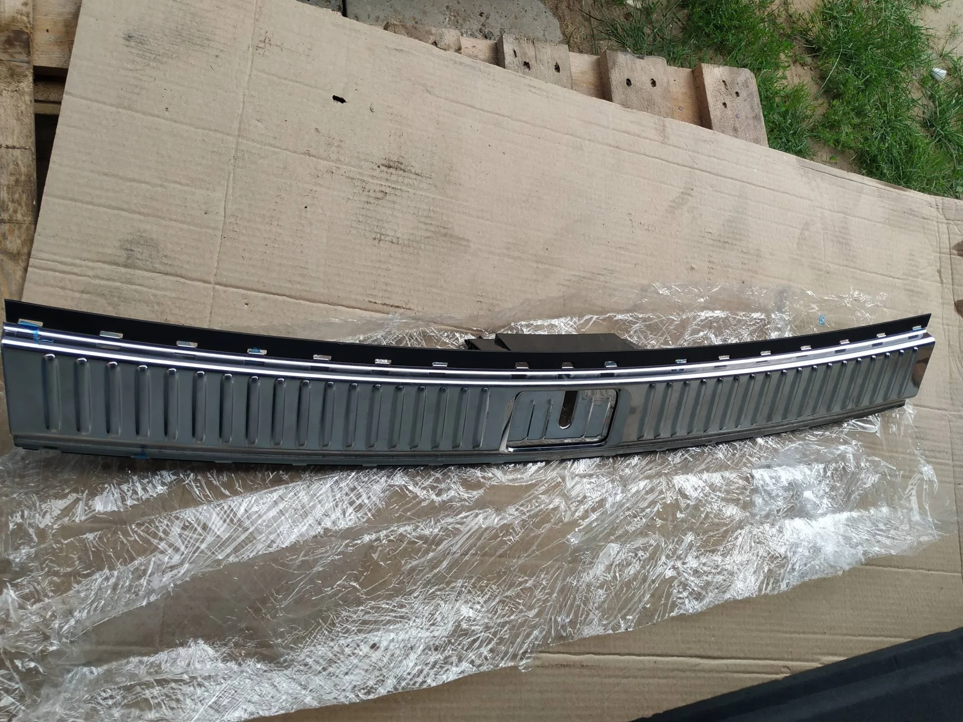 накладка внутренняя на заднюю панель кузова Volkswagen Touareg 2  2013