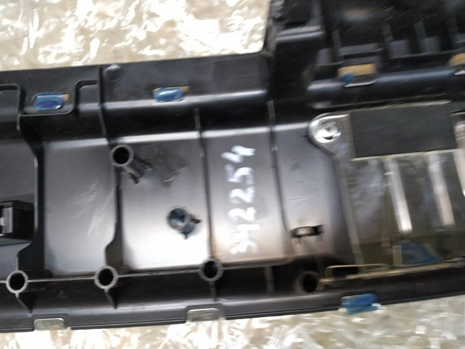 накладка внутренняя на заднюю панель кузова Volkswagen Touareg 2  2013