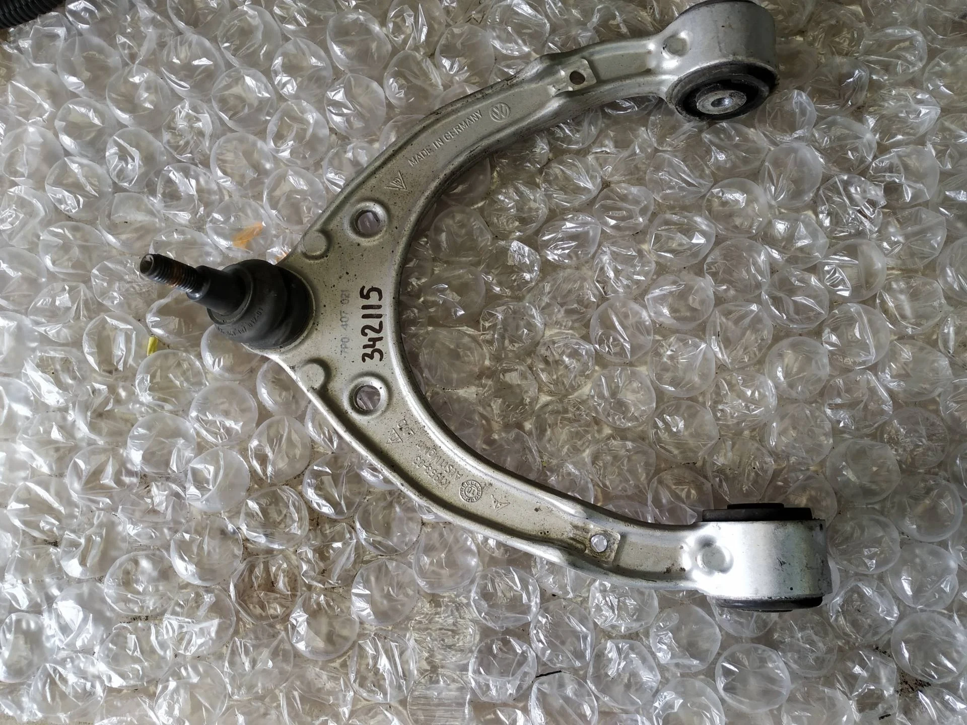 рычаг передний Volkswagen Touareg 2  2013