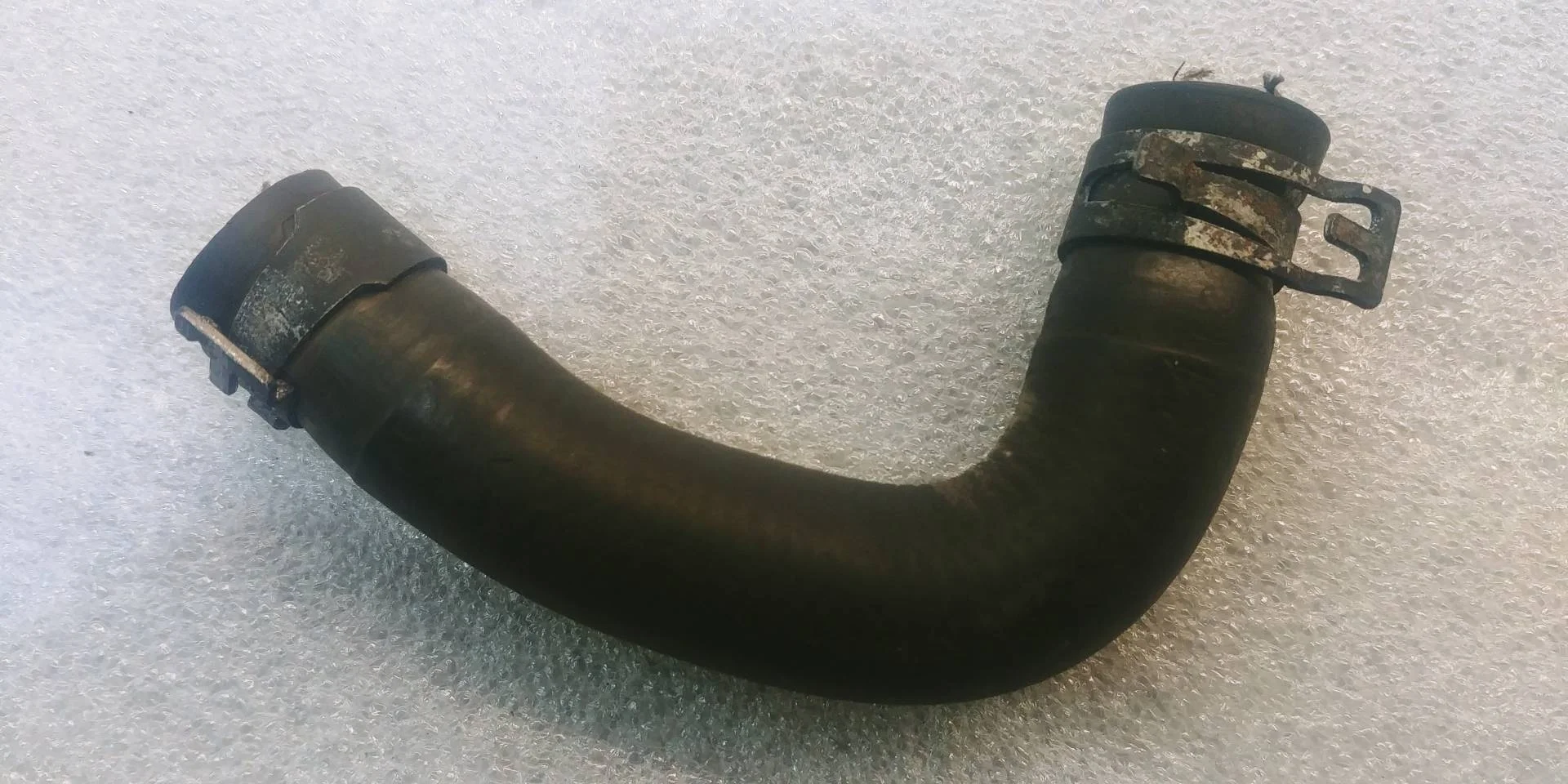 патрубок (трубопровод, шланг) Volkswagen Touareg 2  2013