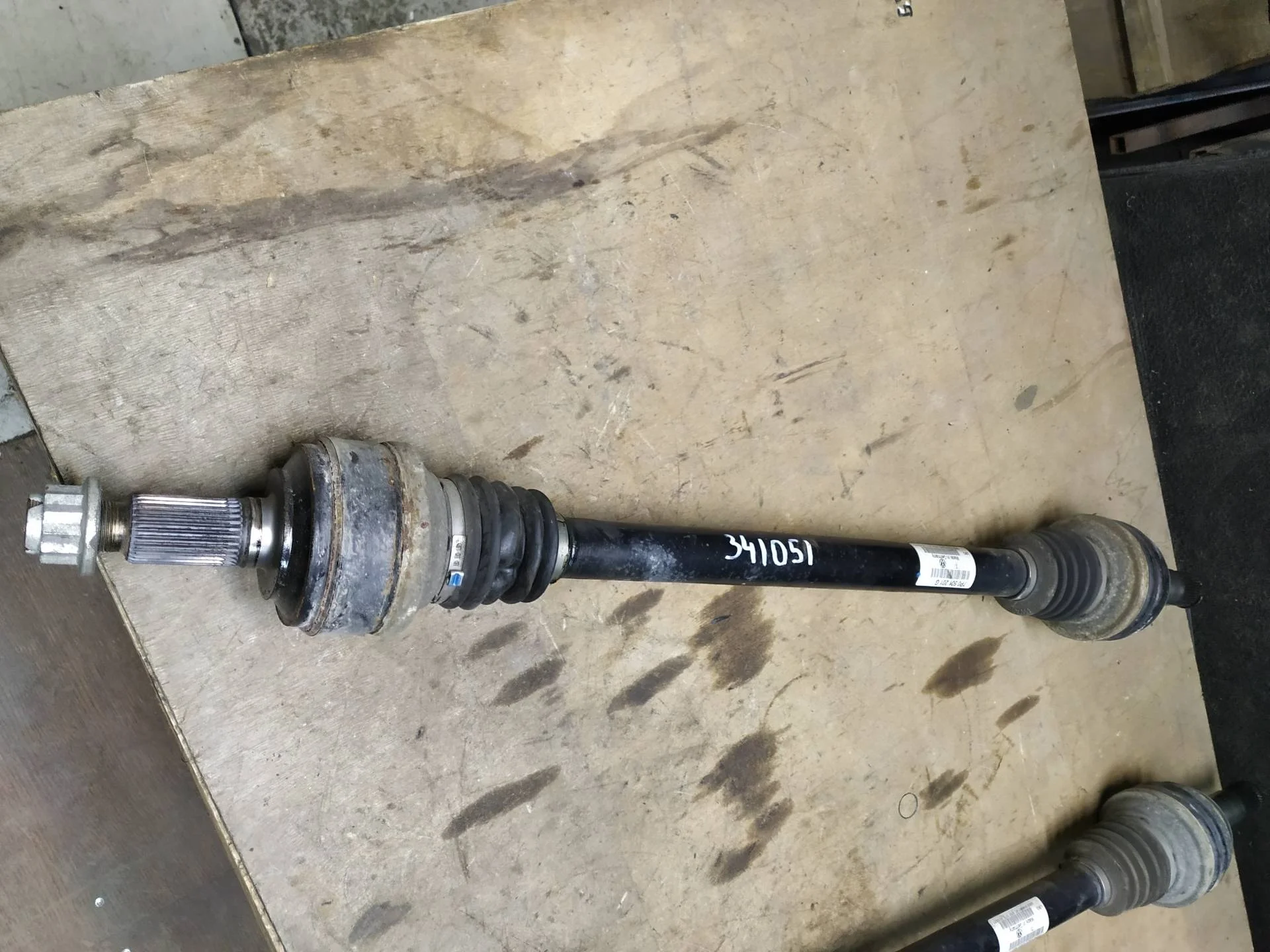 полуось задняя Volkswagen Touareg 2  2013