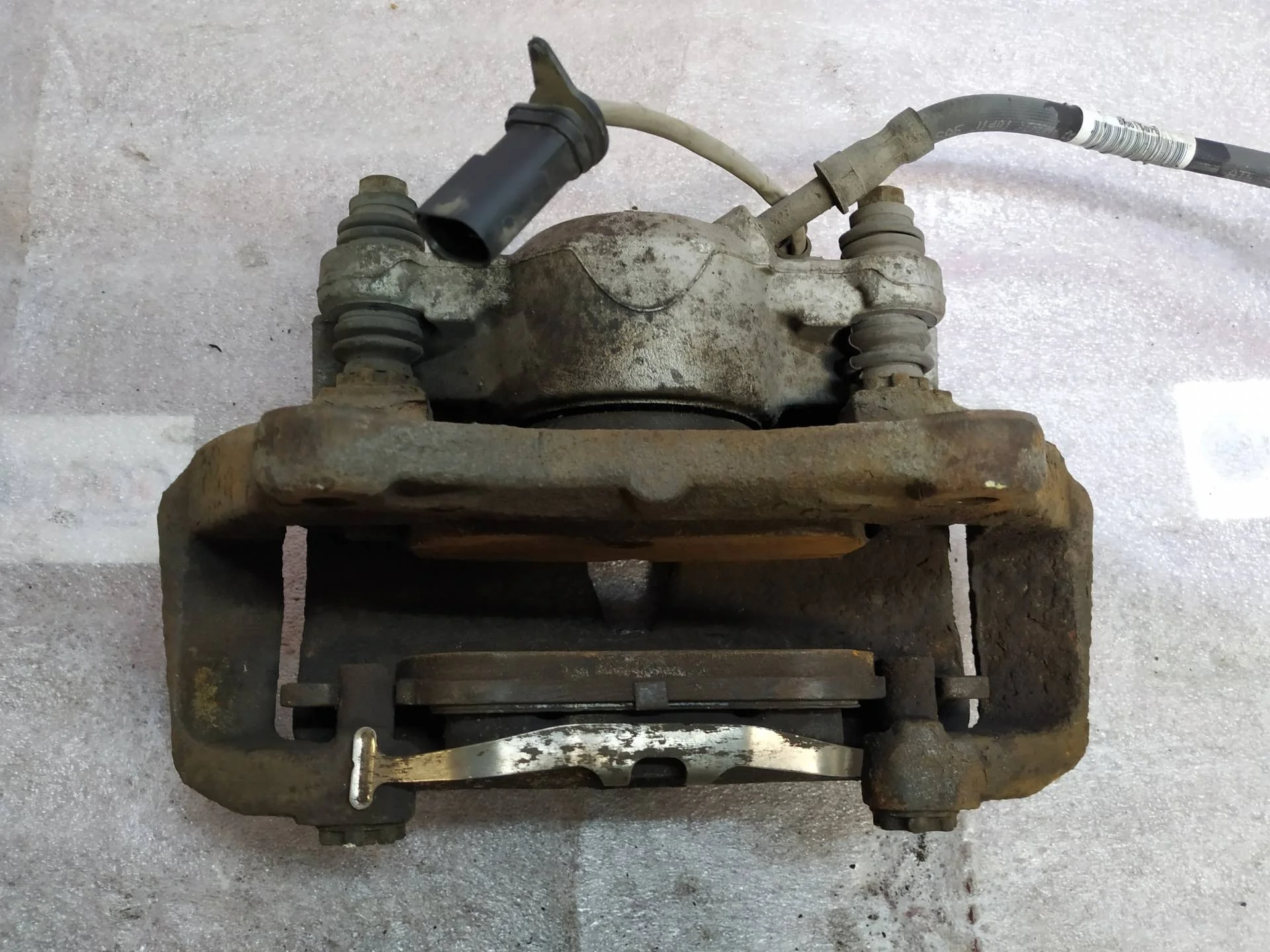 суппорт тормозной передний левый Audi A5 8T  2009