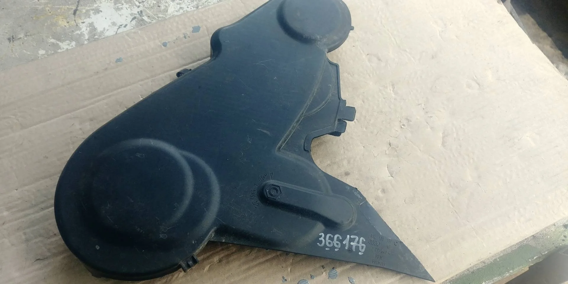 защита (кожух) ремня ГРМ Volkswagen Tiguan  2009