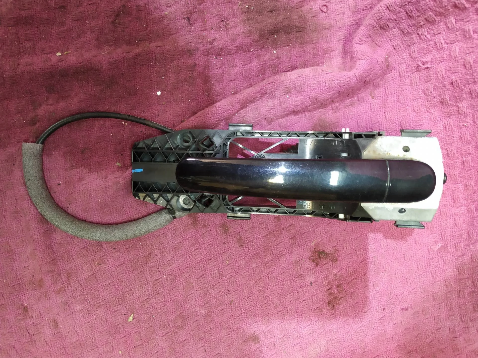 ручка наружная двери передней правой Volkswagen Tiguan  2009