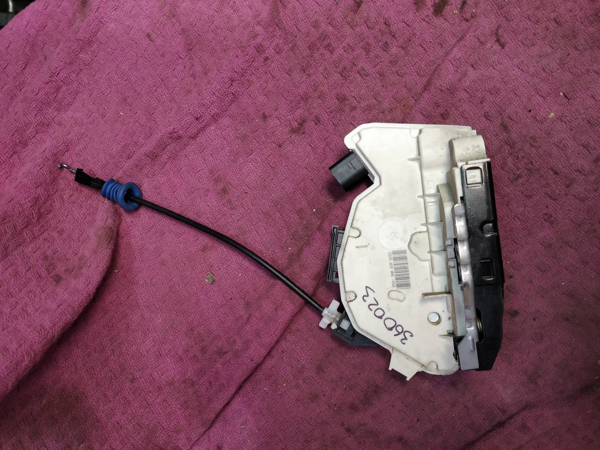 замок двери задней левой Volkswagen Passat CC  2008