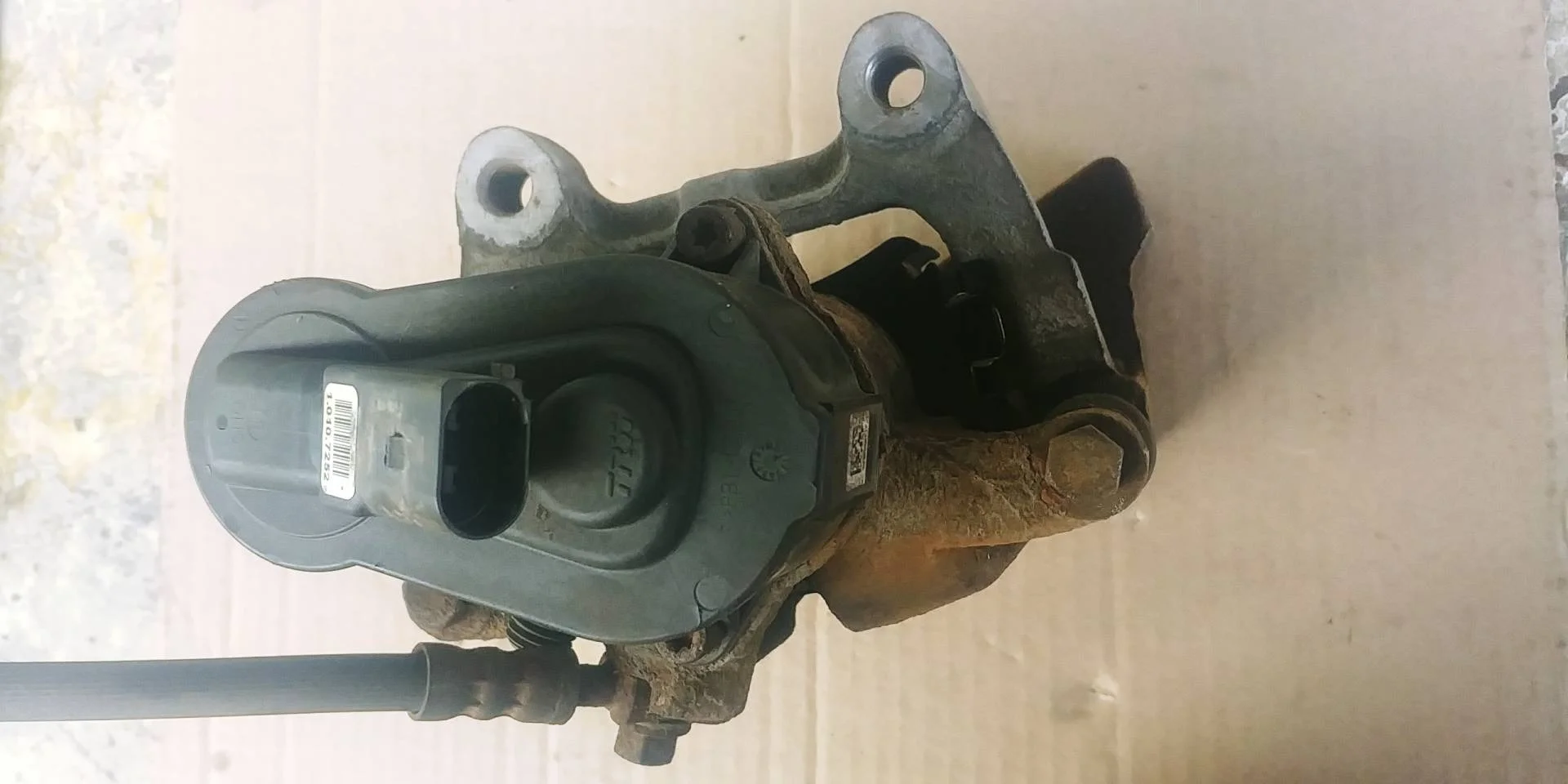 суппорт тормозной задний правый Volkswagen Passat B7  2013