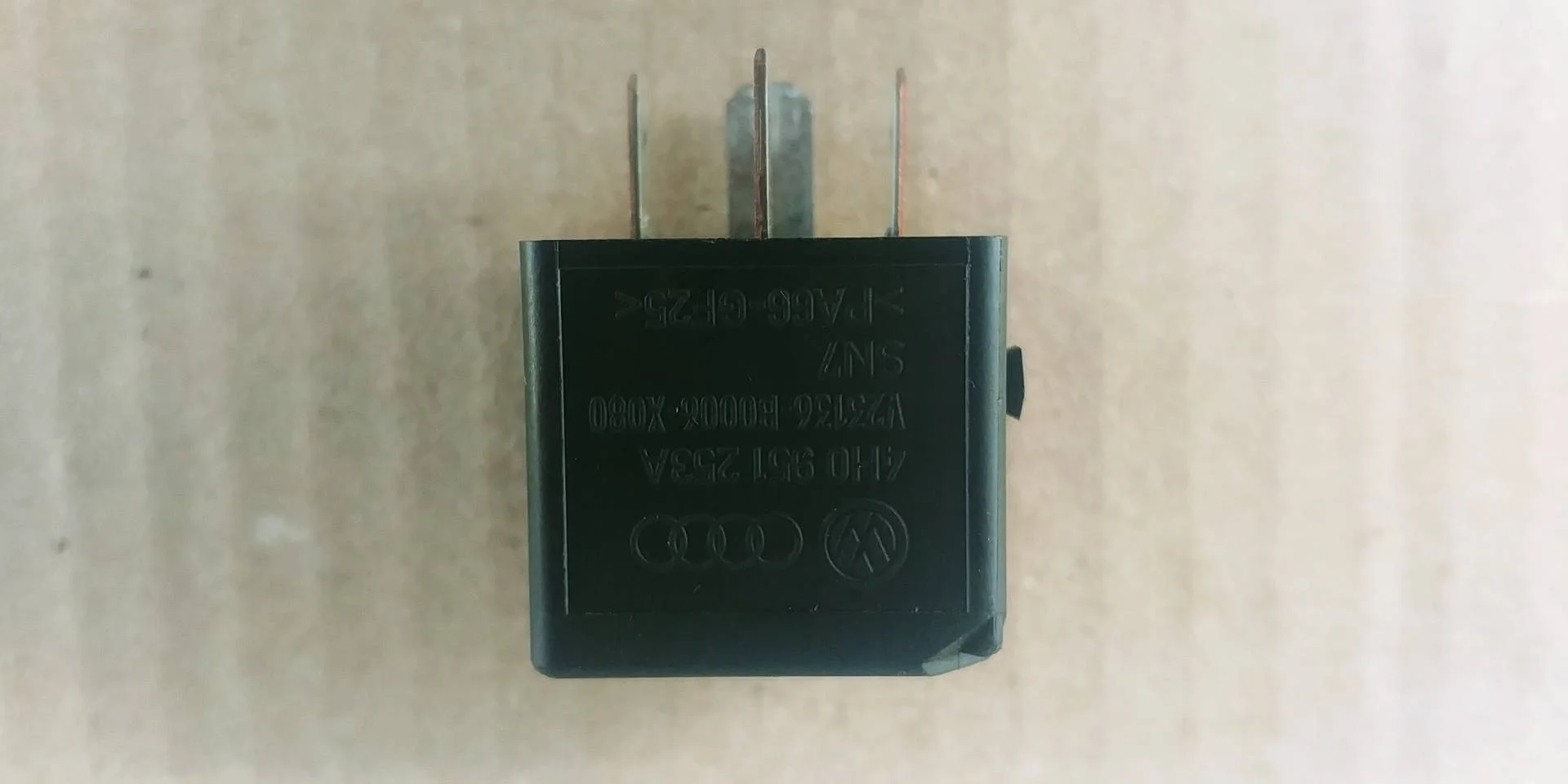 реле электровентилятора Volkswagen Passat B6  2013