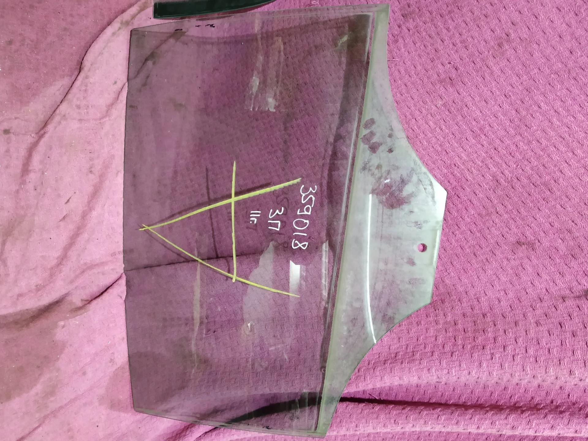 стекло двери задней правой Volkswagen Passat B7  2013