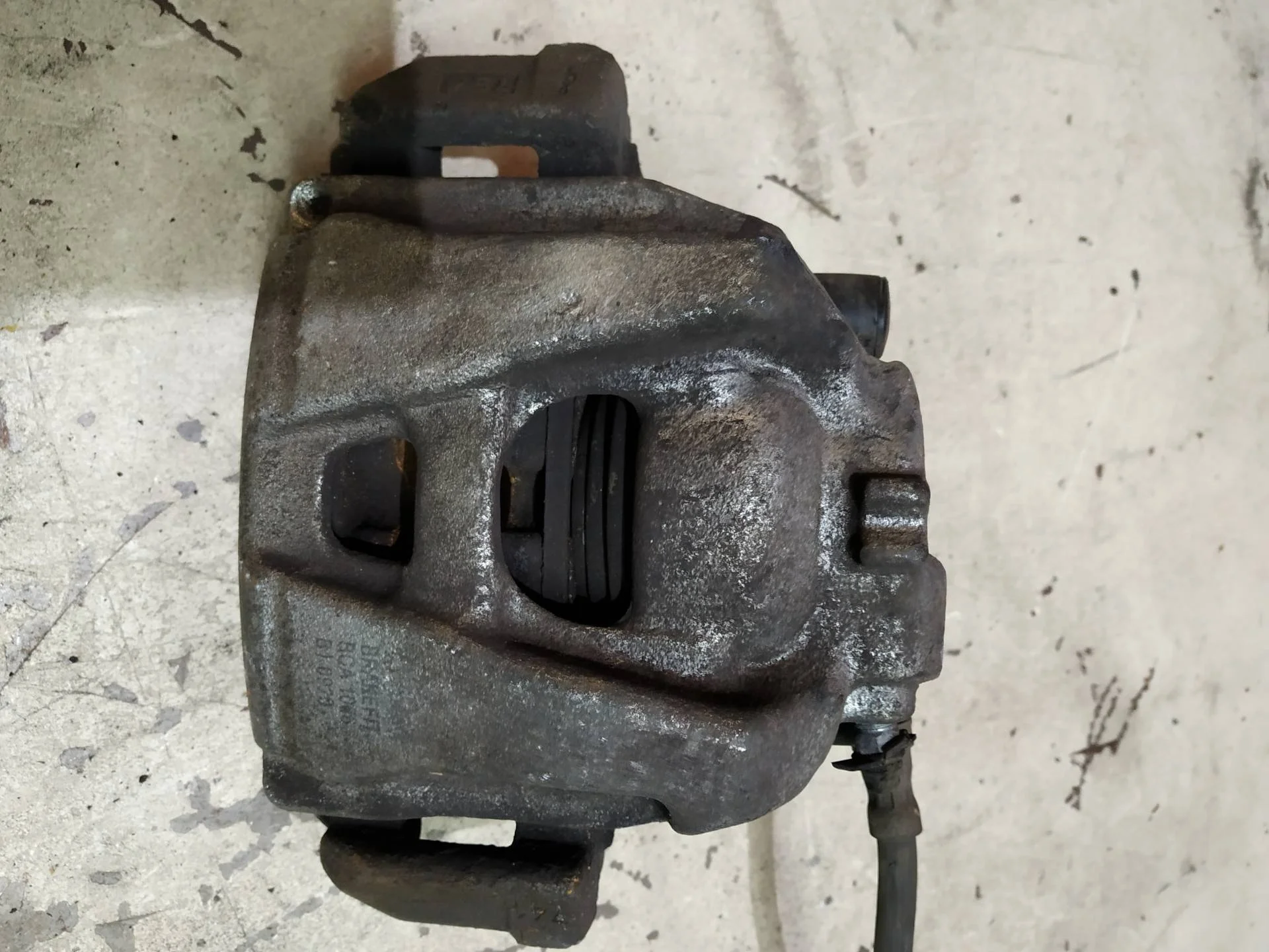 суппорт тормозной передний правый Audi A4  2009