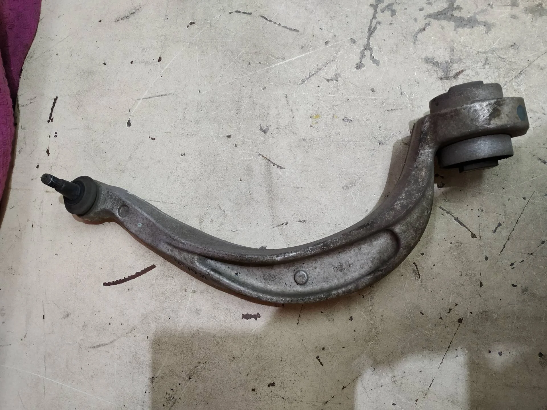 рычаг передний левый Audi A5 8T  2009