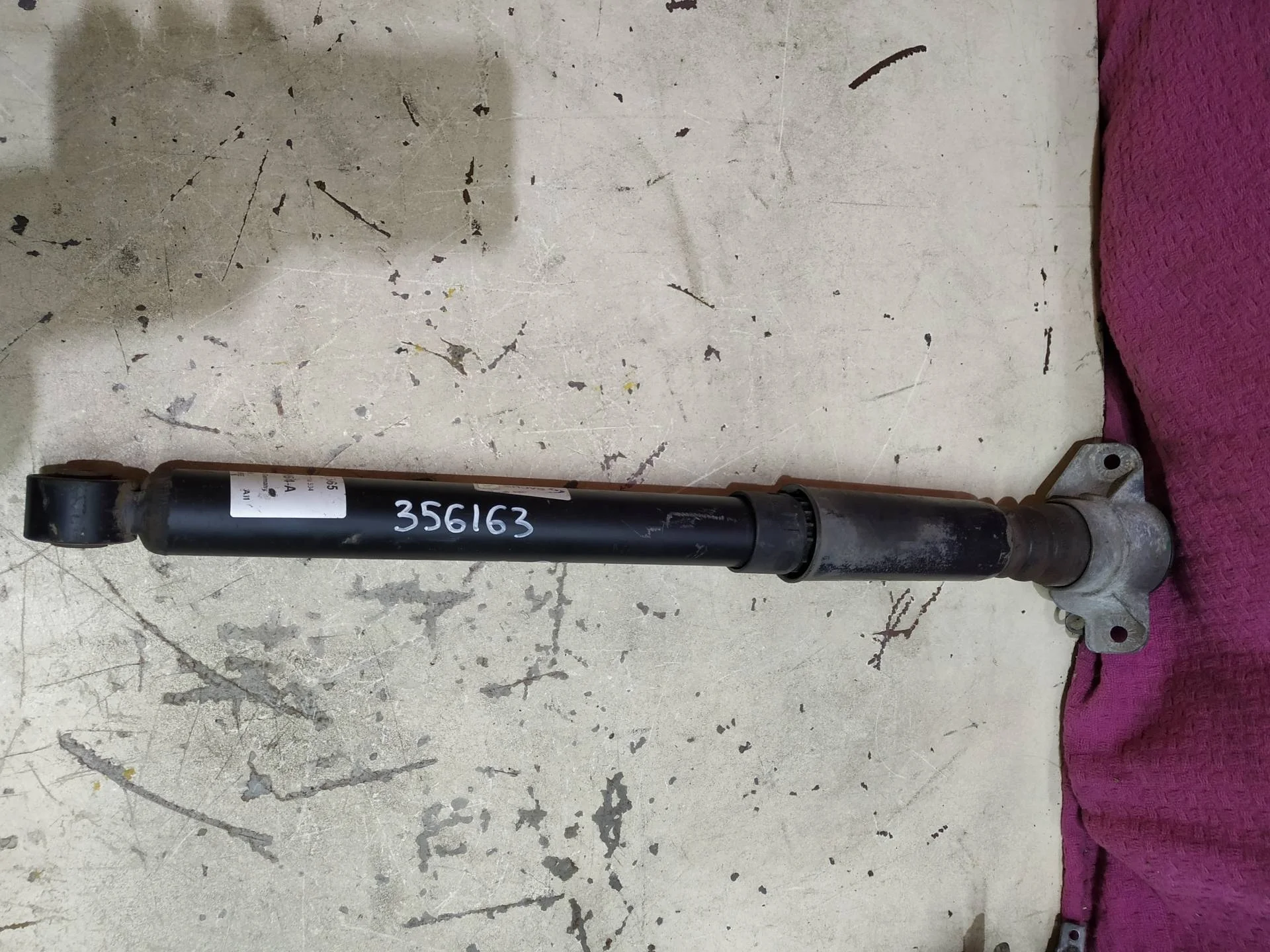 амортизатор задний Audi A5 8T  2009