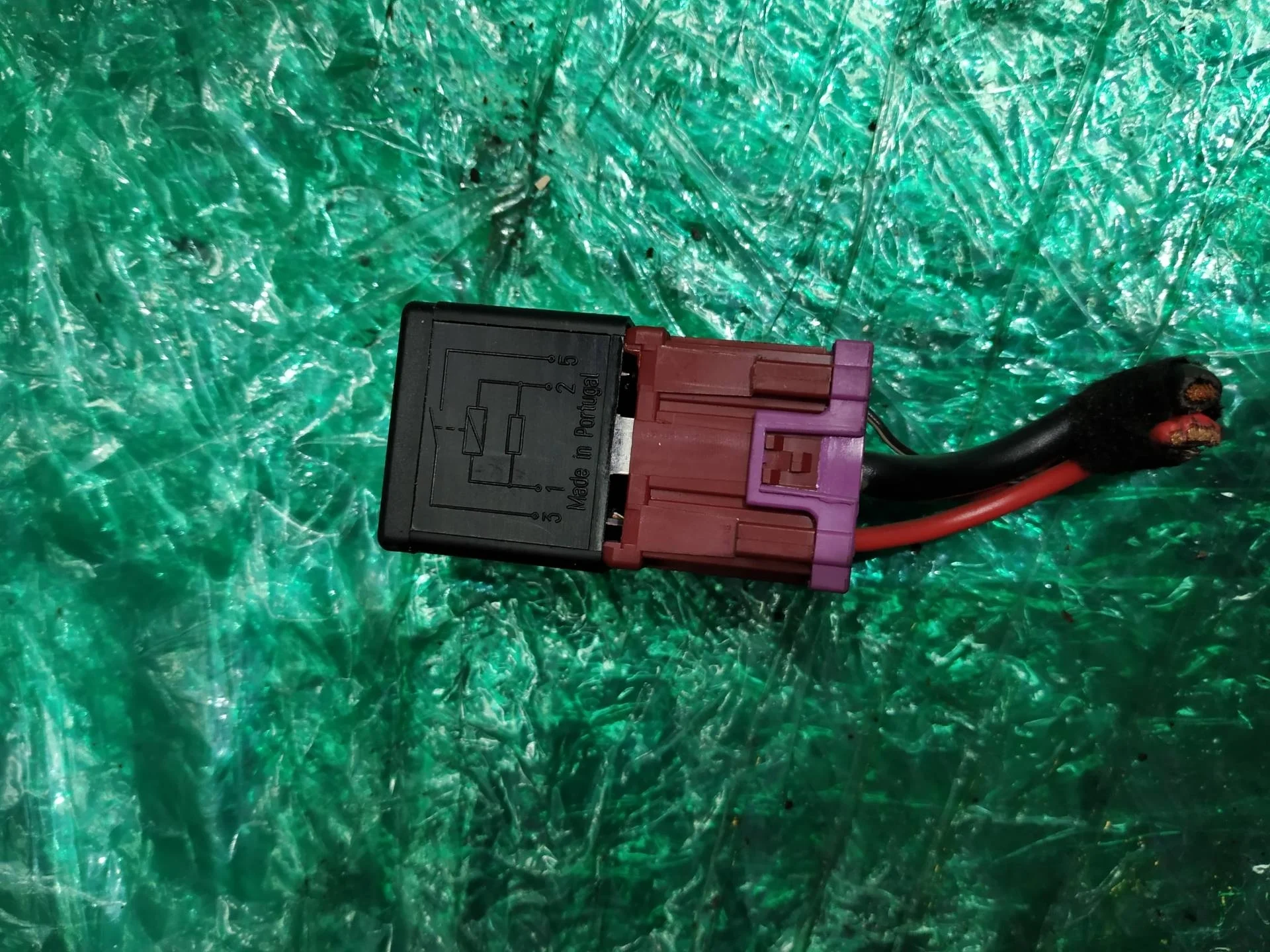 реле электровентилятора Audi A5 8T  2009