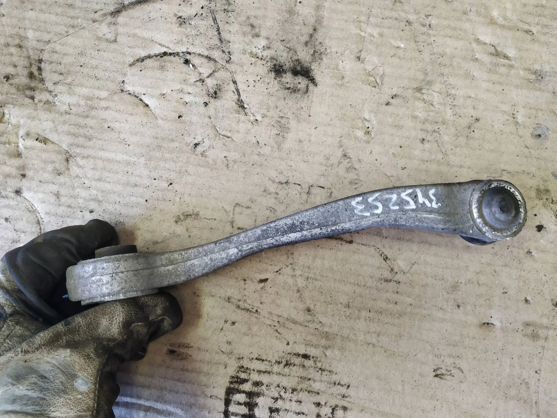 рычаг передний левый Audi Q5  2010