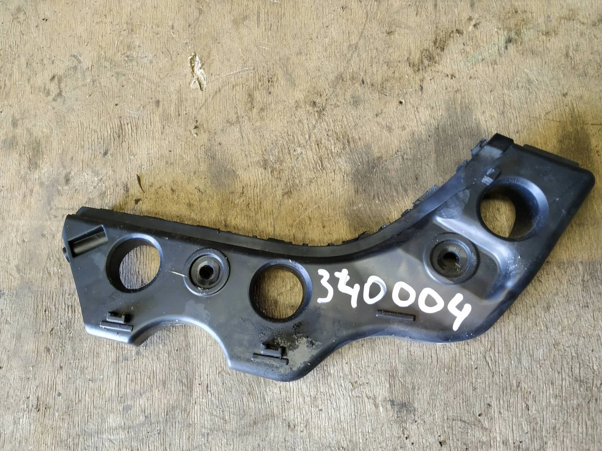 крепление переднего бампера левое Volkswagen Passat CC  2008