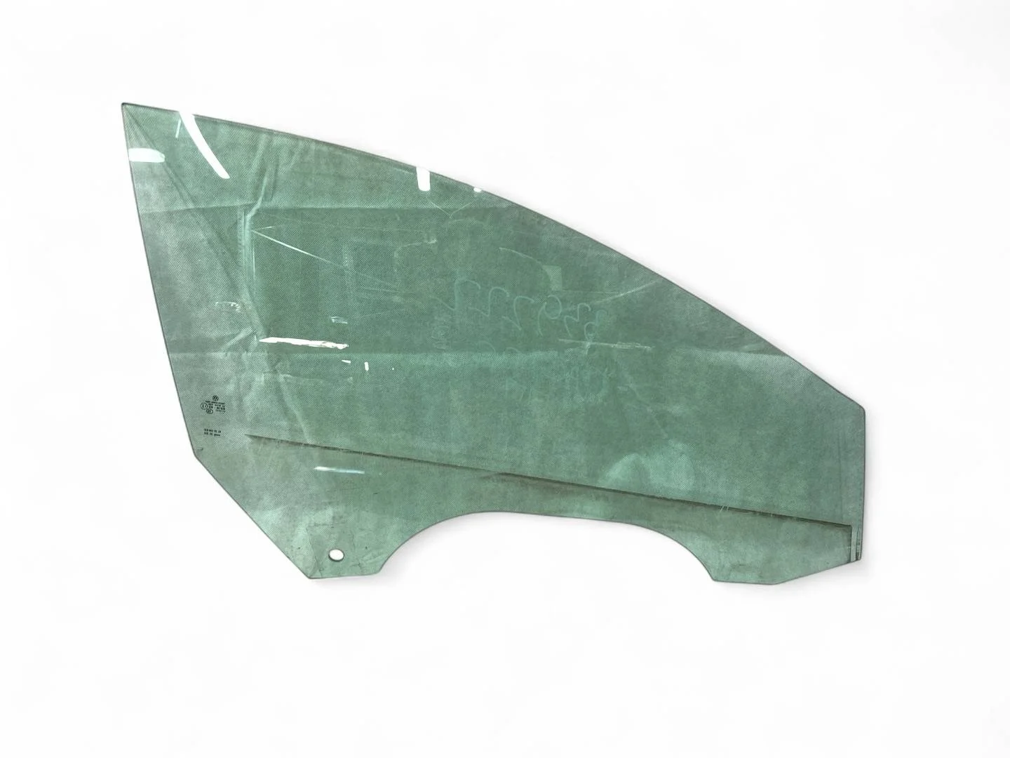 стекло двери передней правой Volkswagen Passat CC  2008