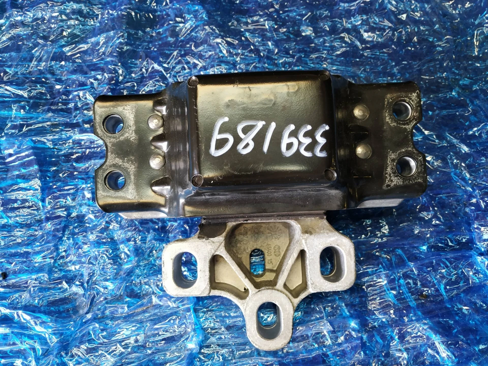 кронштейн двигателя левый Volkswagen Passat CC  2008