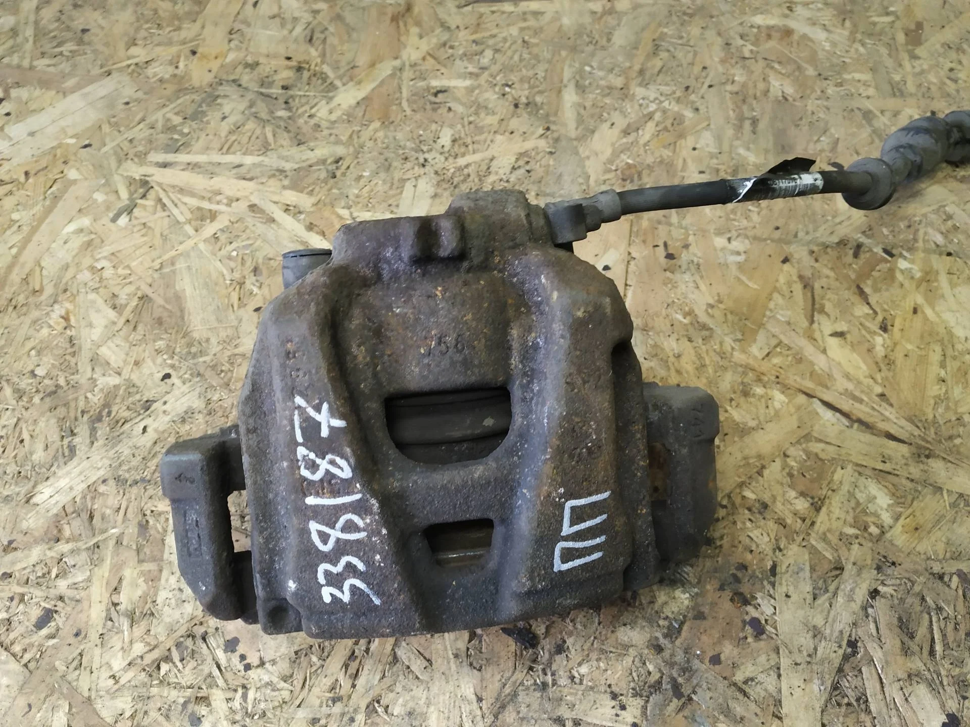 суппорт тормозной передний правый Audi A4  2009