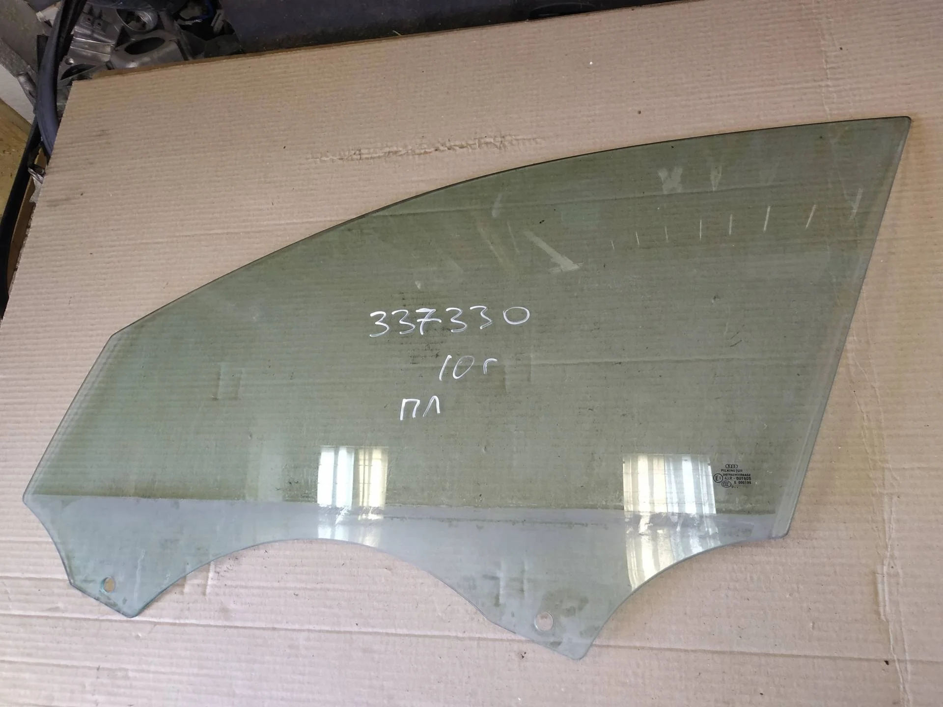 стекло двери передней левой Audi A4 B8/8K  2009