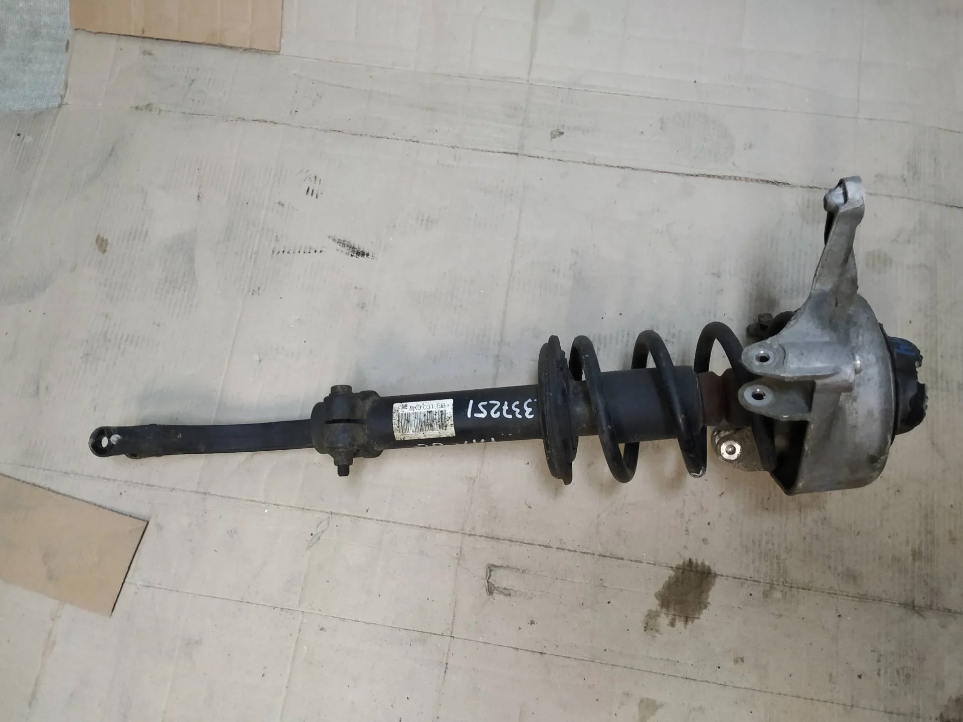 амортизатор передний левый Audi A4  2009