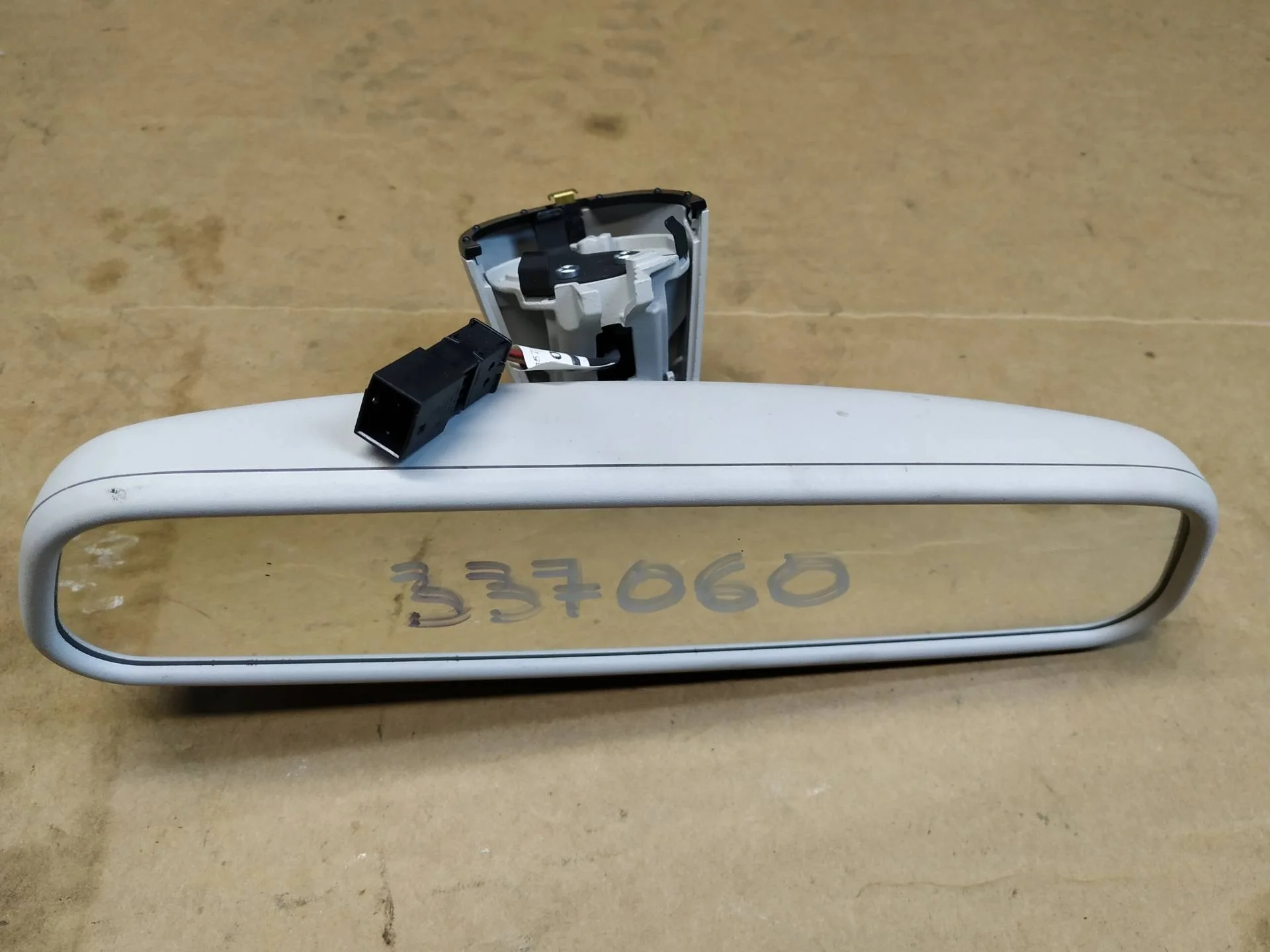 зеркало салона Audi A4  2009