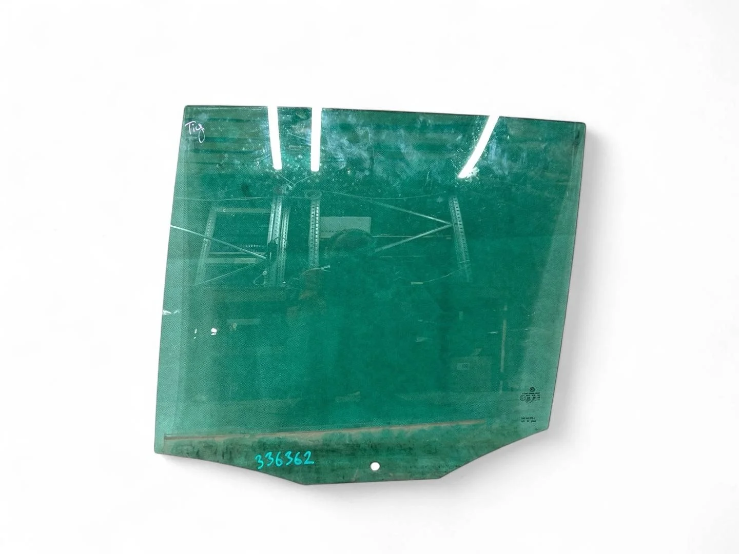 стекло двери задней левой Volkswagen Tiguan  2009