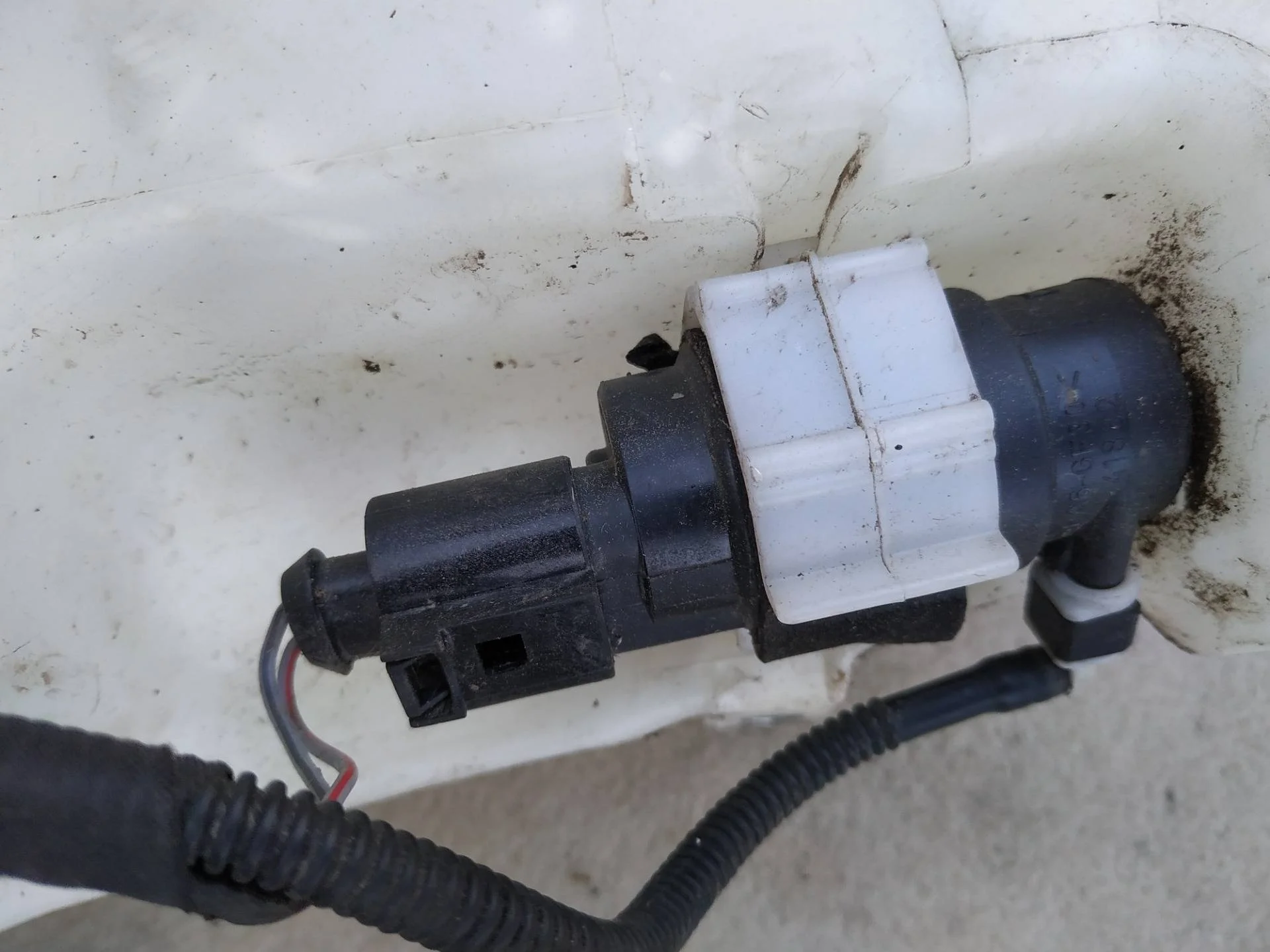 бачок омывателя Audi A4  2013