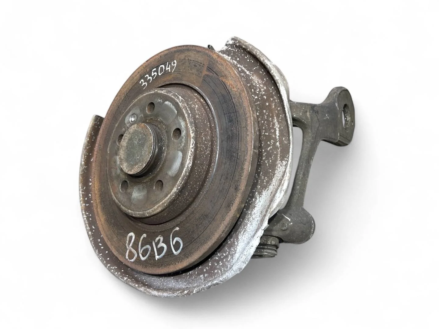 кулак задний правый Audi A4  2013