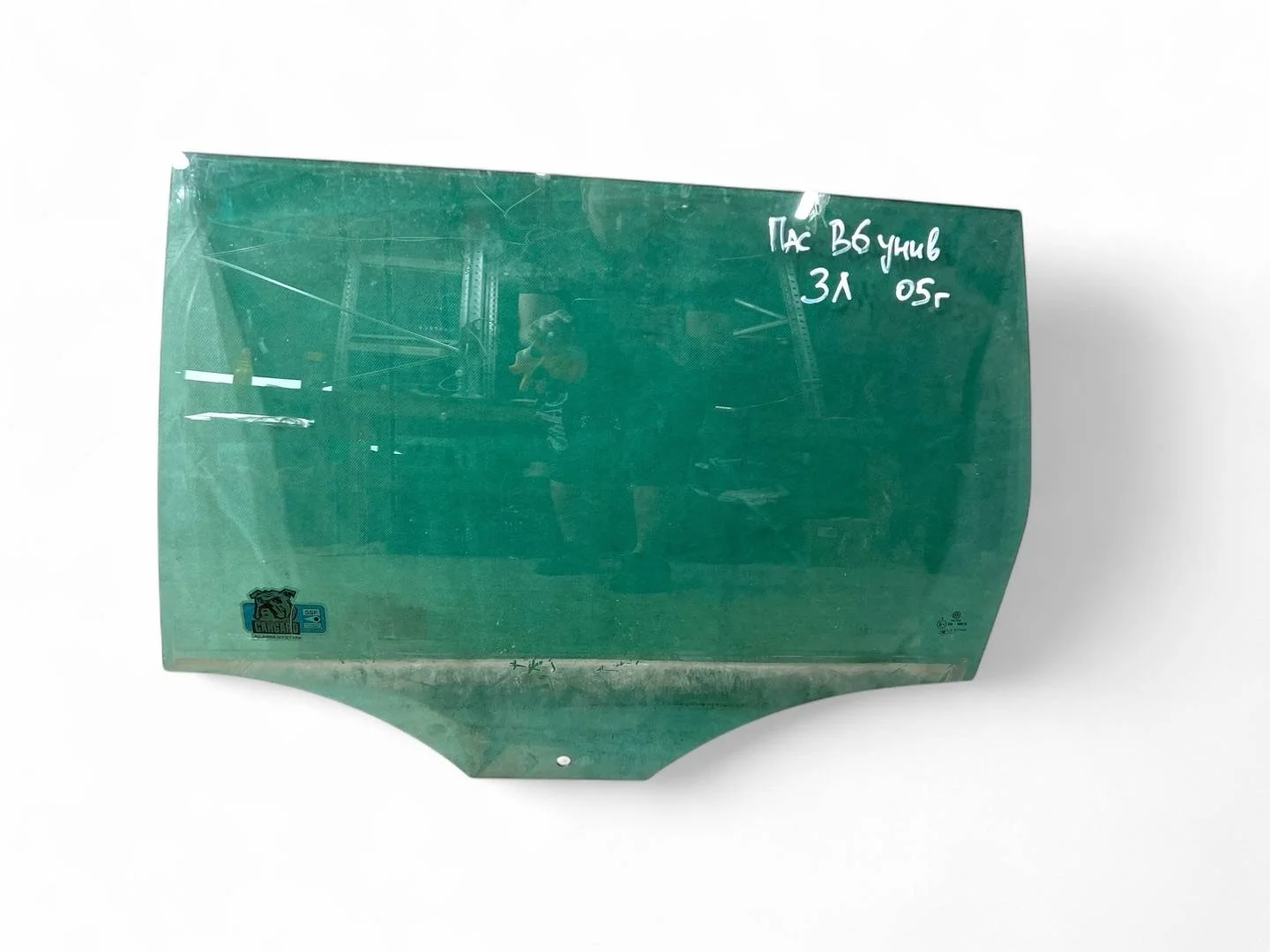 стекло двери задней левой Volkswagen Passat B6  2008