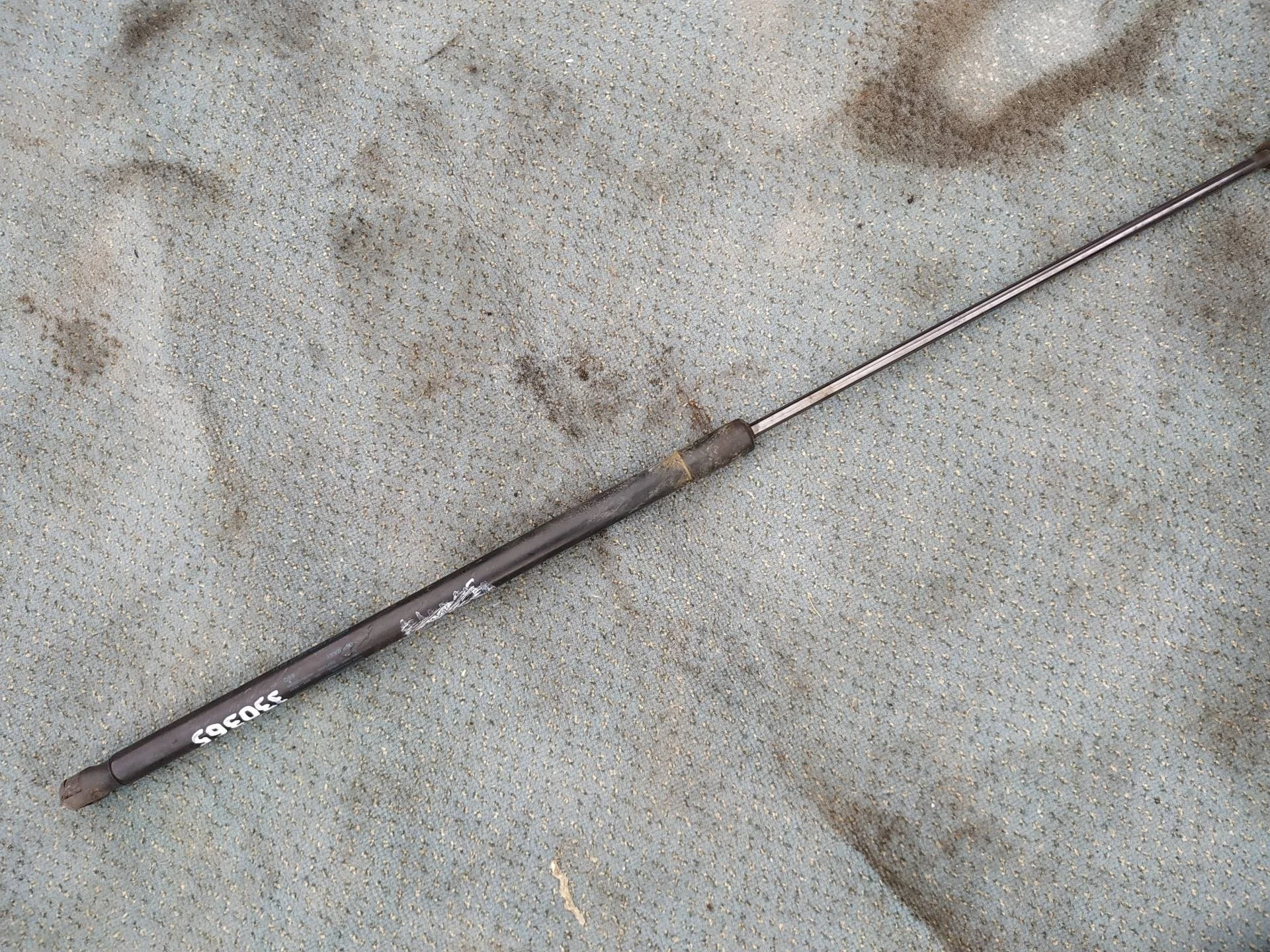 амортизатор капота Volkswagen Passat B6  2008