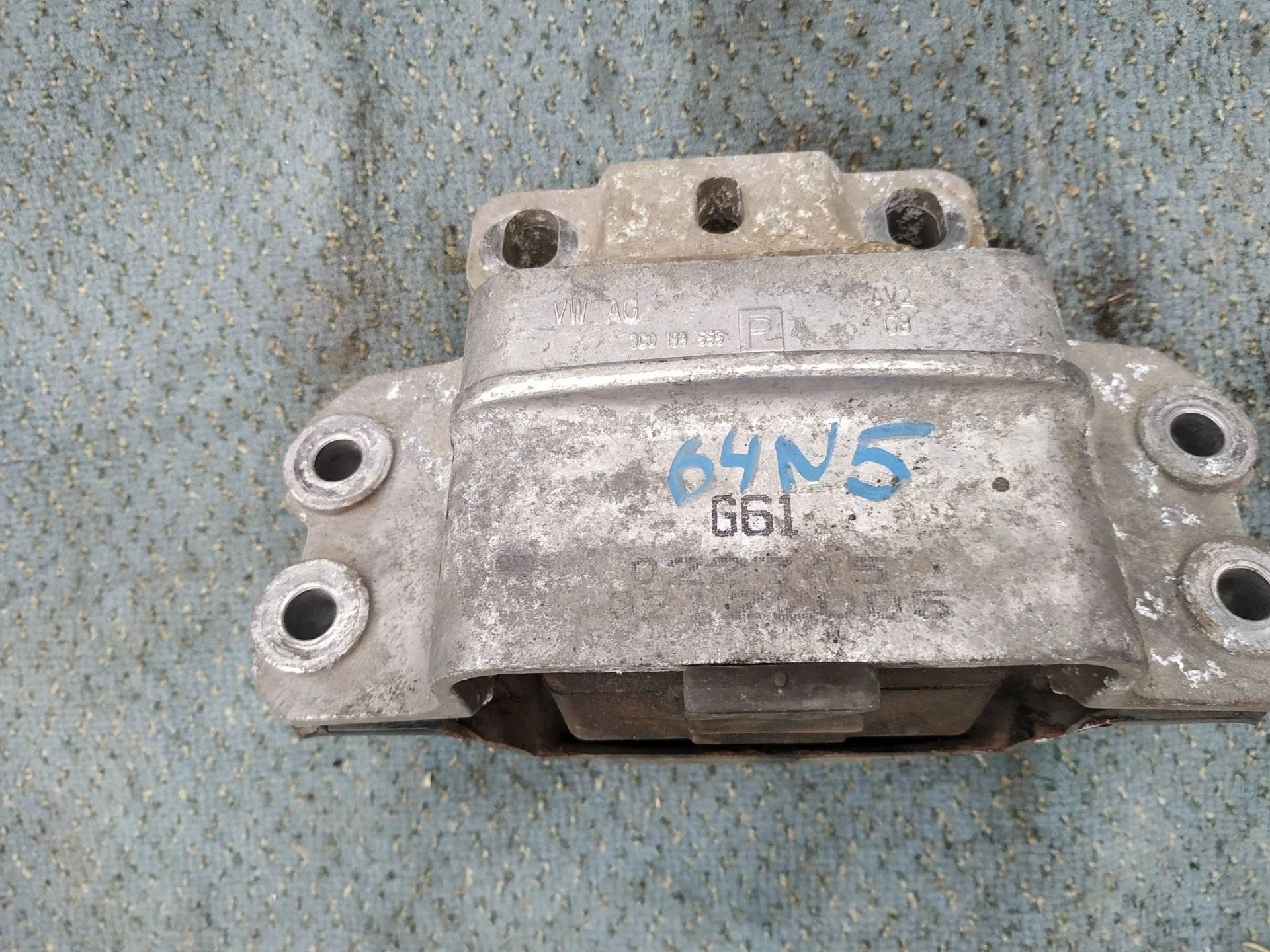 кронштейн коробки (балка кпп) Volkswagen Passat B6  2008