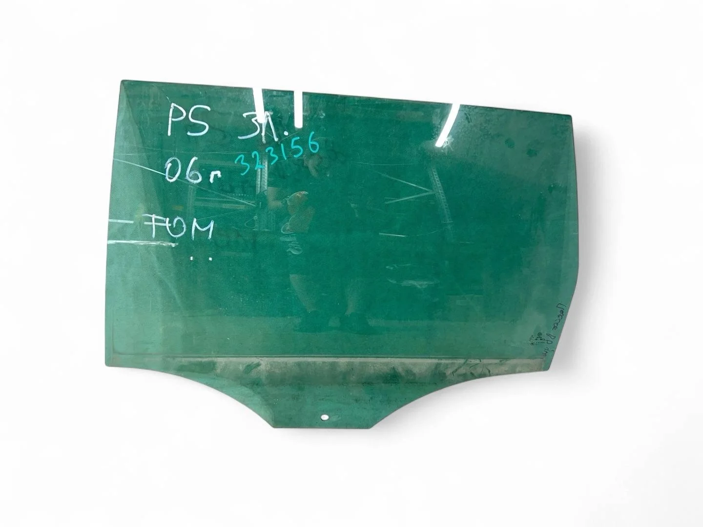 стекло двери задней левой Volkswagen Passat B6  2008