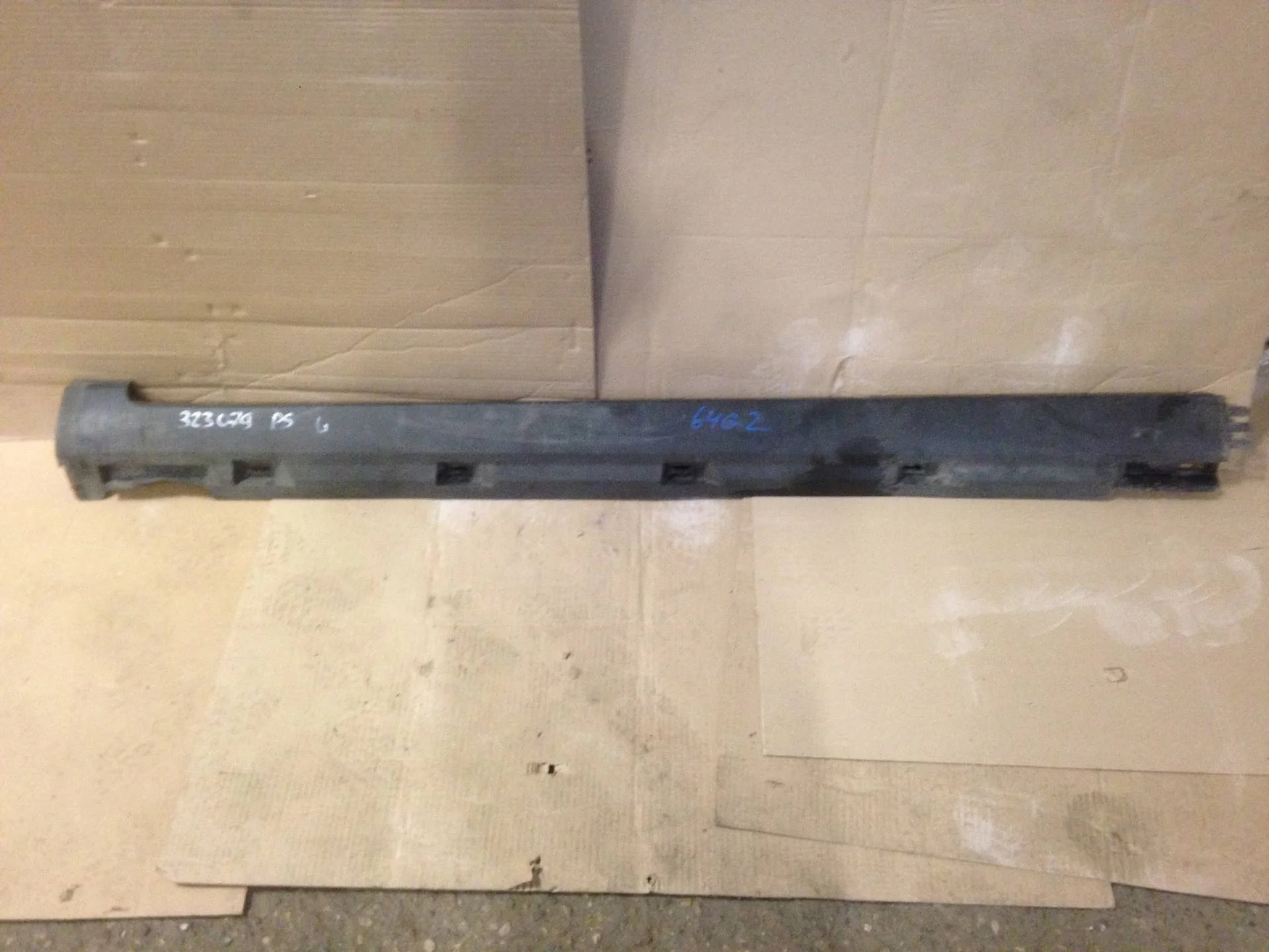 накладка на порог левая Volkswagen Passat B6  2008