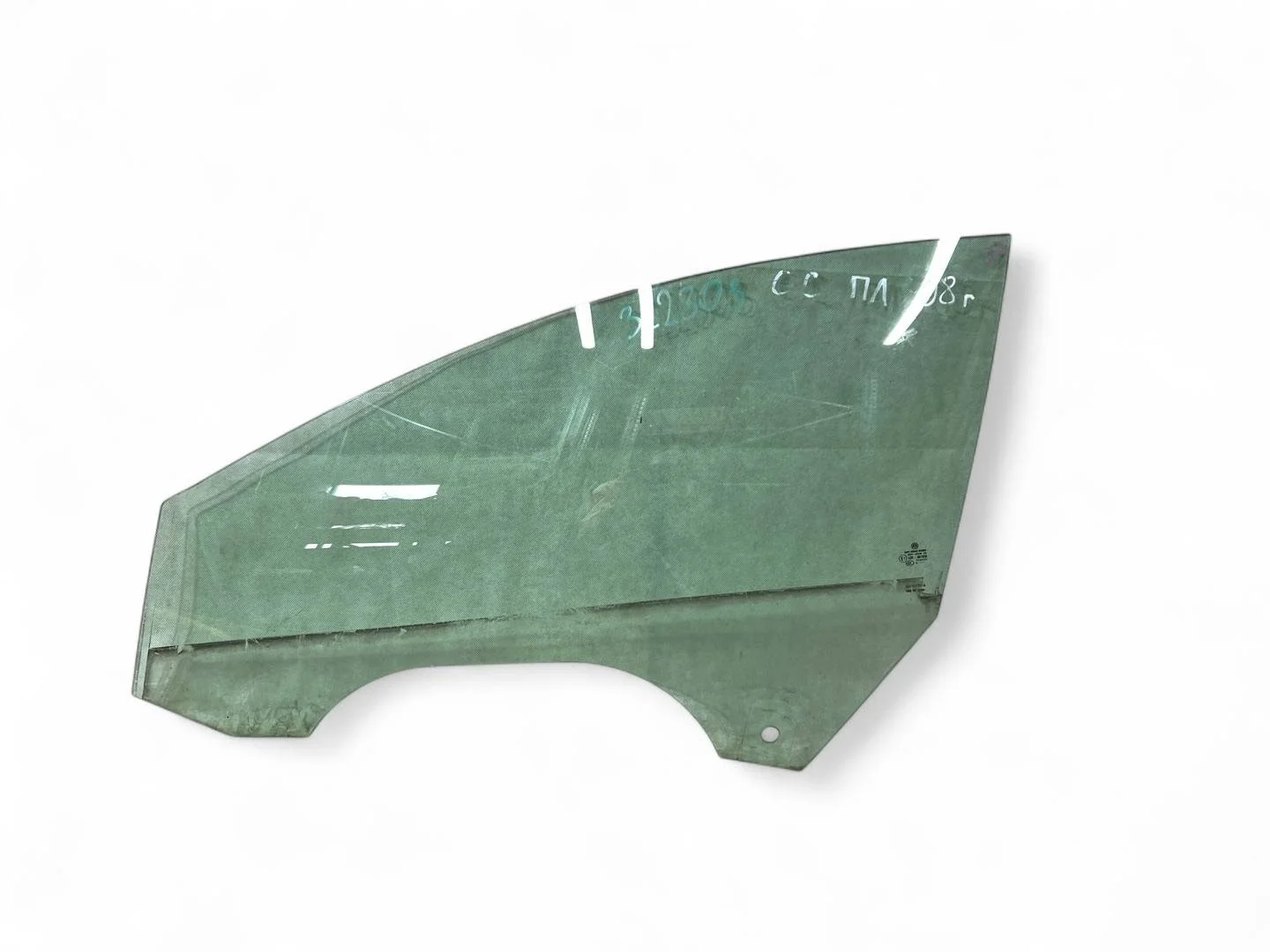 стекло двери передней левой Volkswagen Passat CC  2008