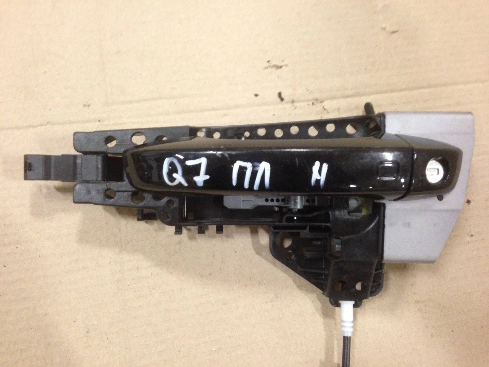 ручка наружная двери передней левой Audi Q7 4M  2015