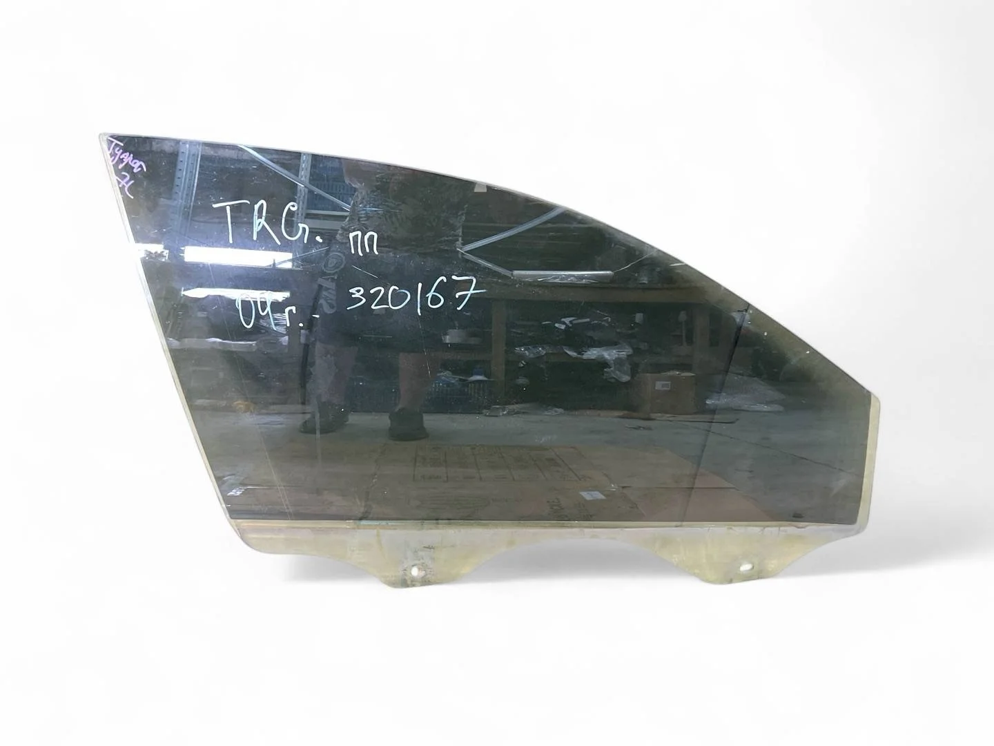 стекло двери передней правой Volkswagen Touareg  2006