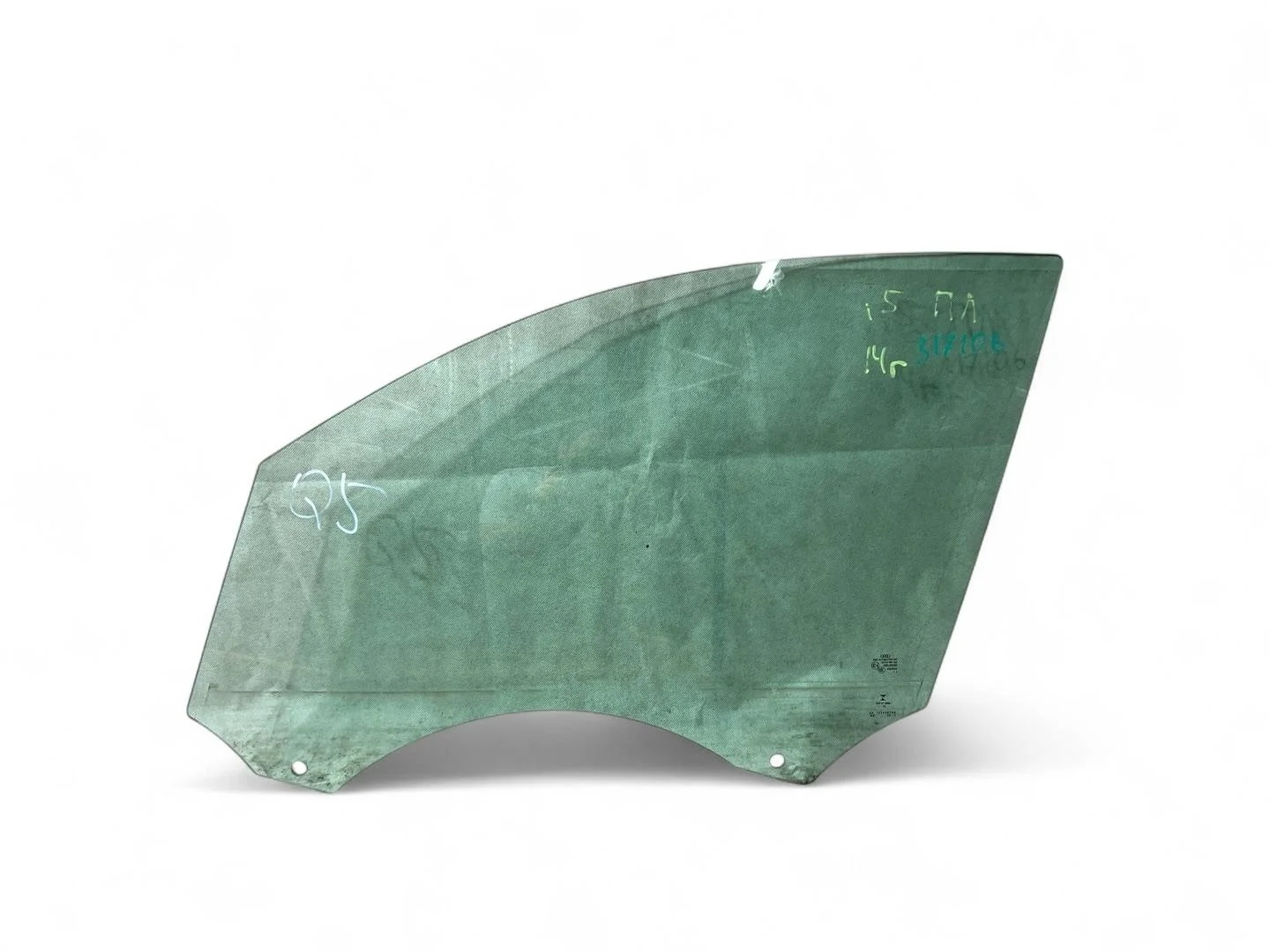 стекло двери передней левой Audi Q5  2010