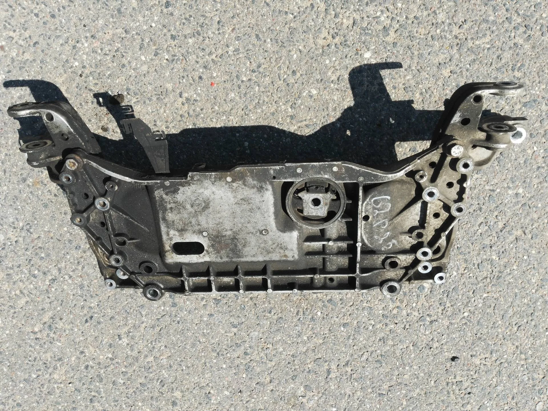 передняя балка (подрамник) Volkswagen Caddy 3  2010