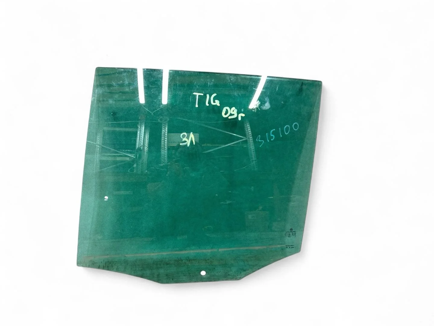 стекло двери задней левой Volkswagen Tiguan  2009