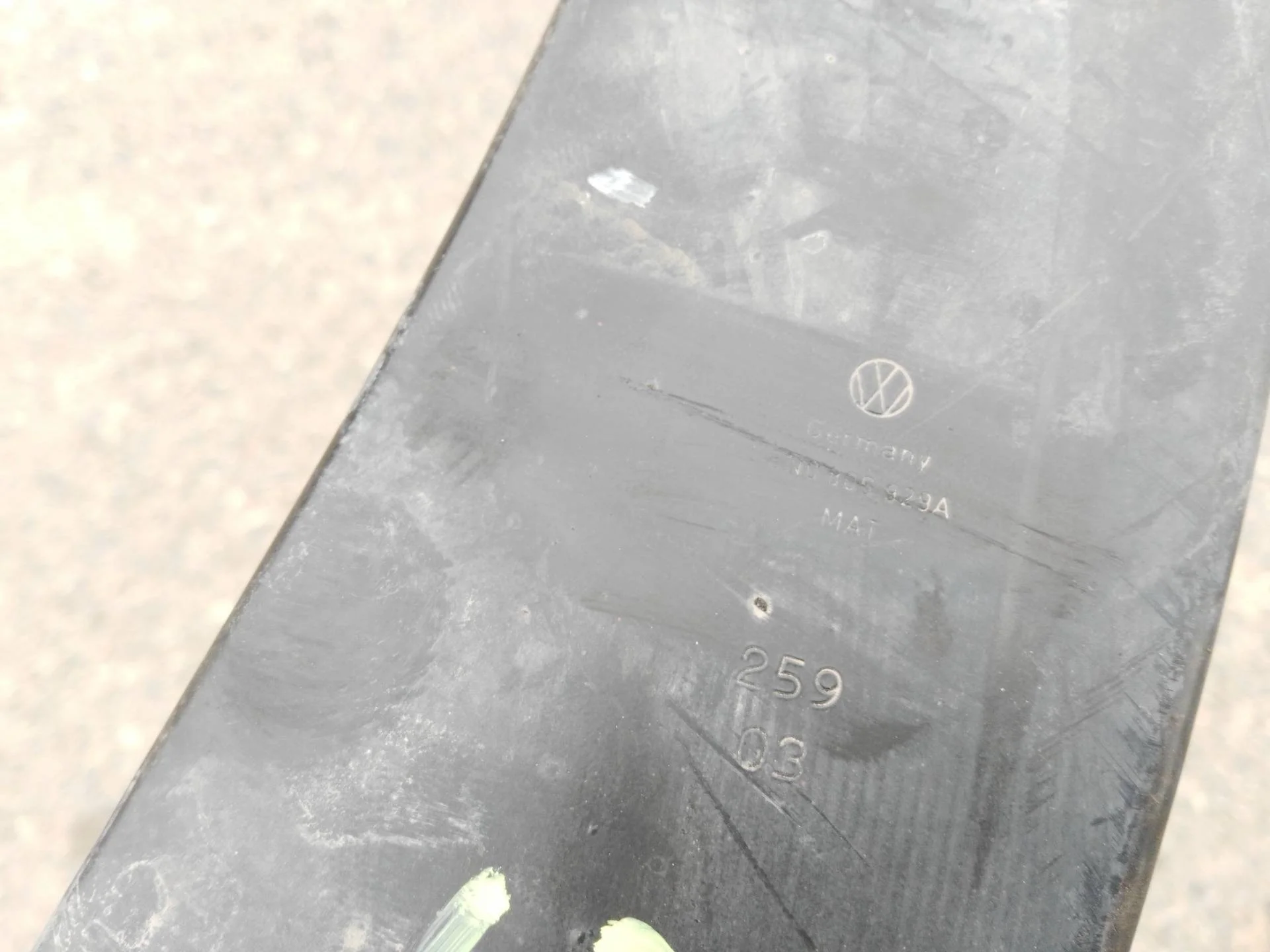 накладка на торпедо (консоль) левая Volkswagen Tiguan  2009