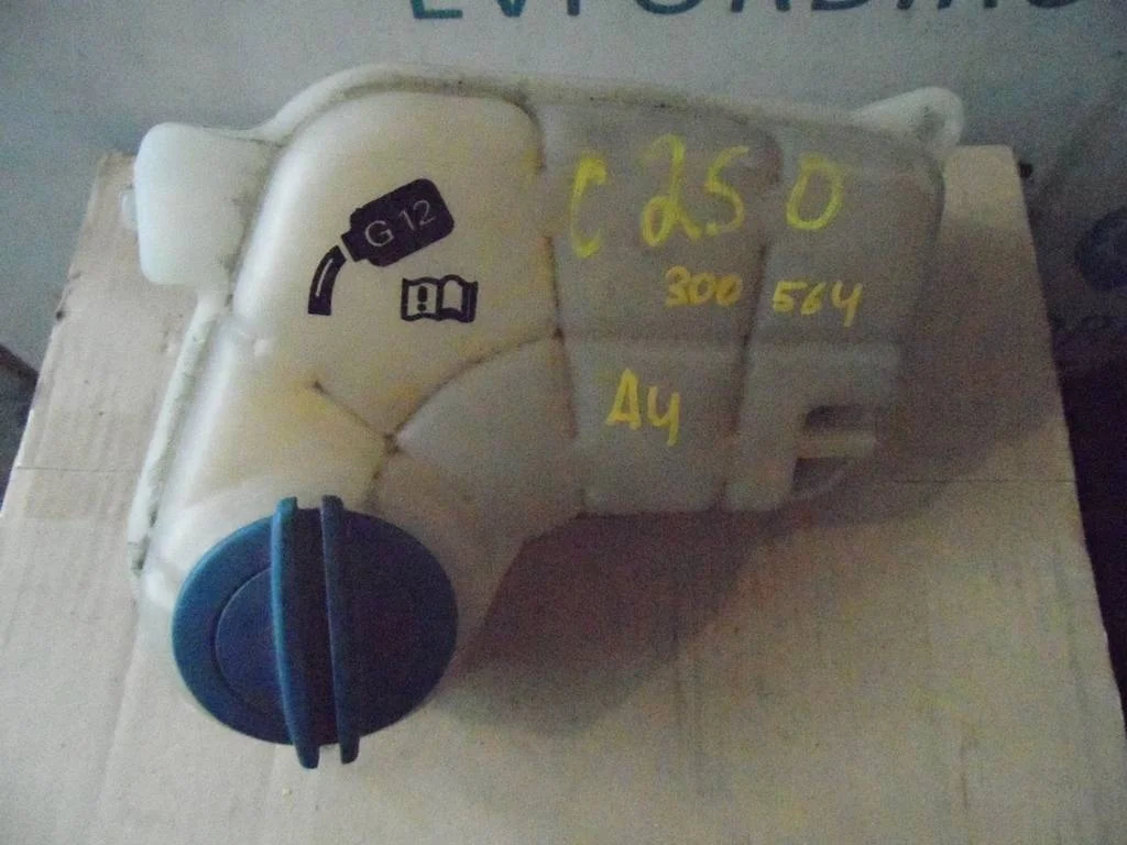 бачок расширительный Audi A4  2006