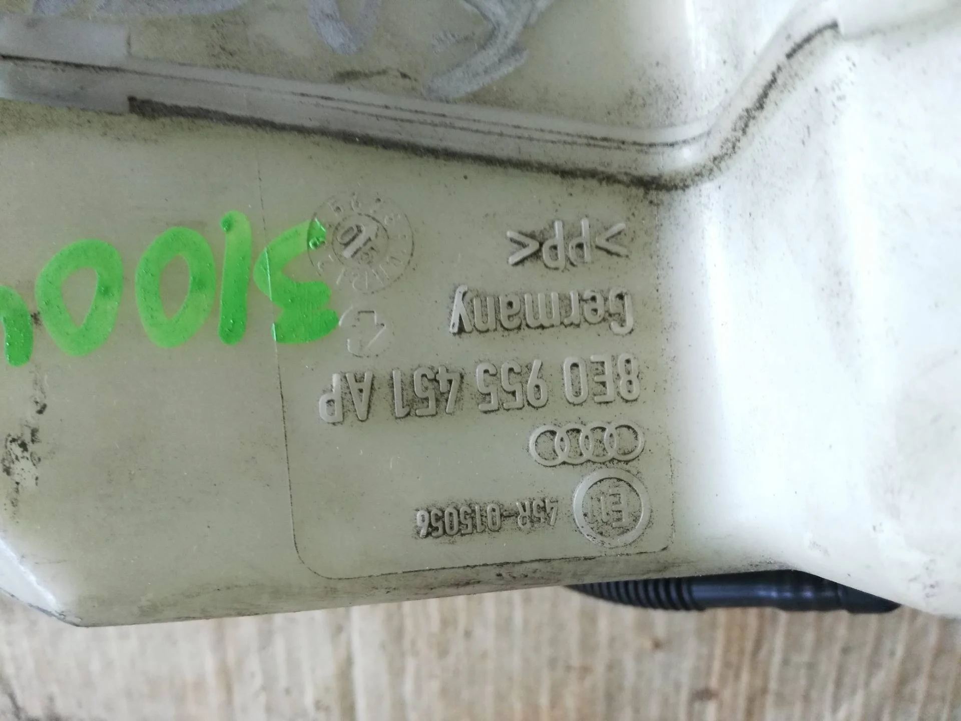 бачок омывателя Audi A4  2006