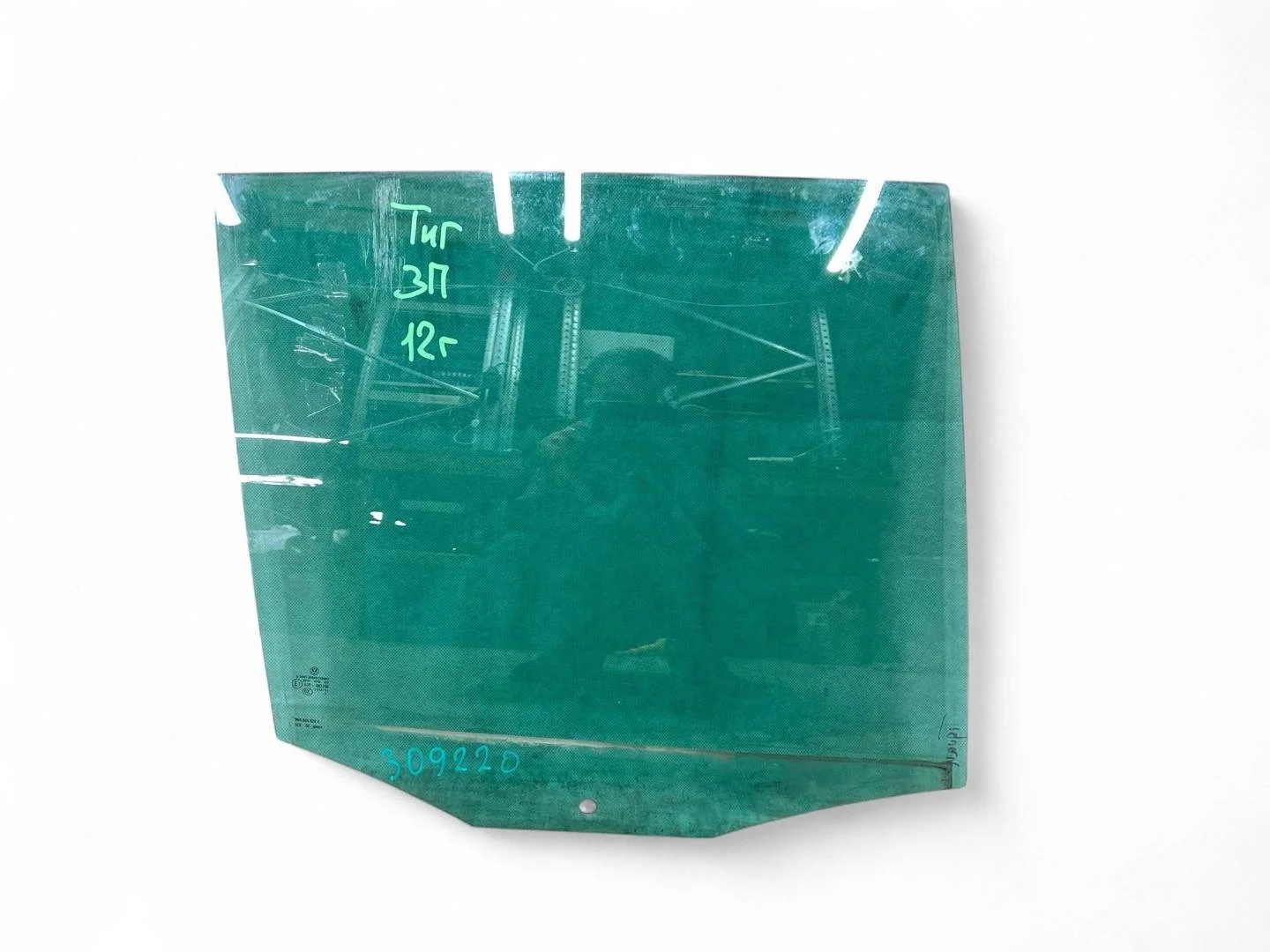 стекло двери задней правой Volkswagen Tiguan  2009