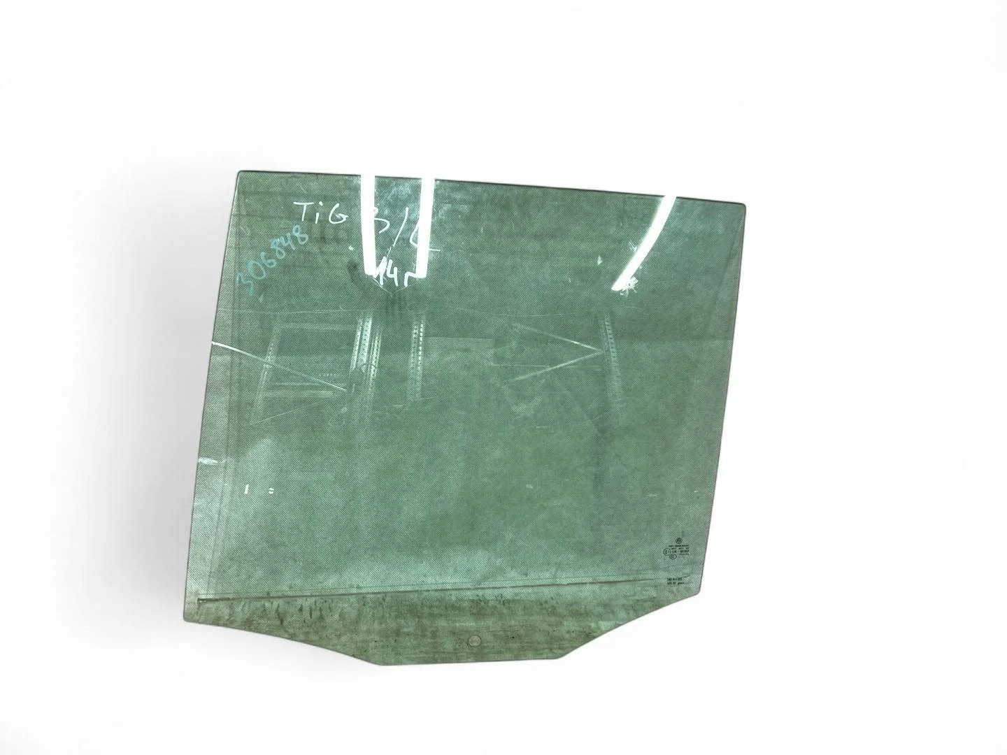 стекло двери задней левой Volkswagen Tiguan  2009