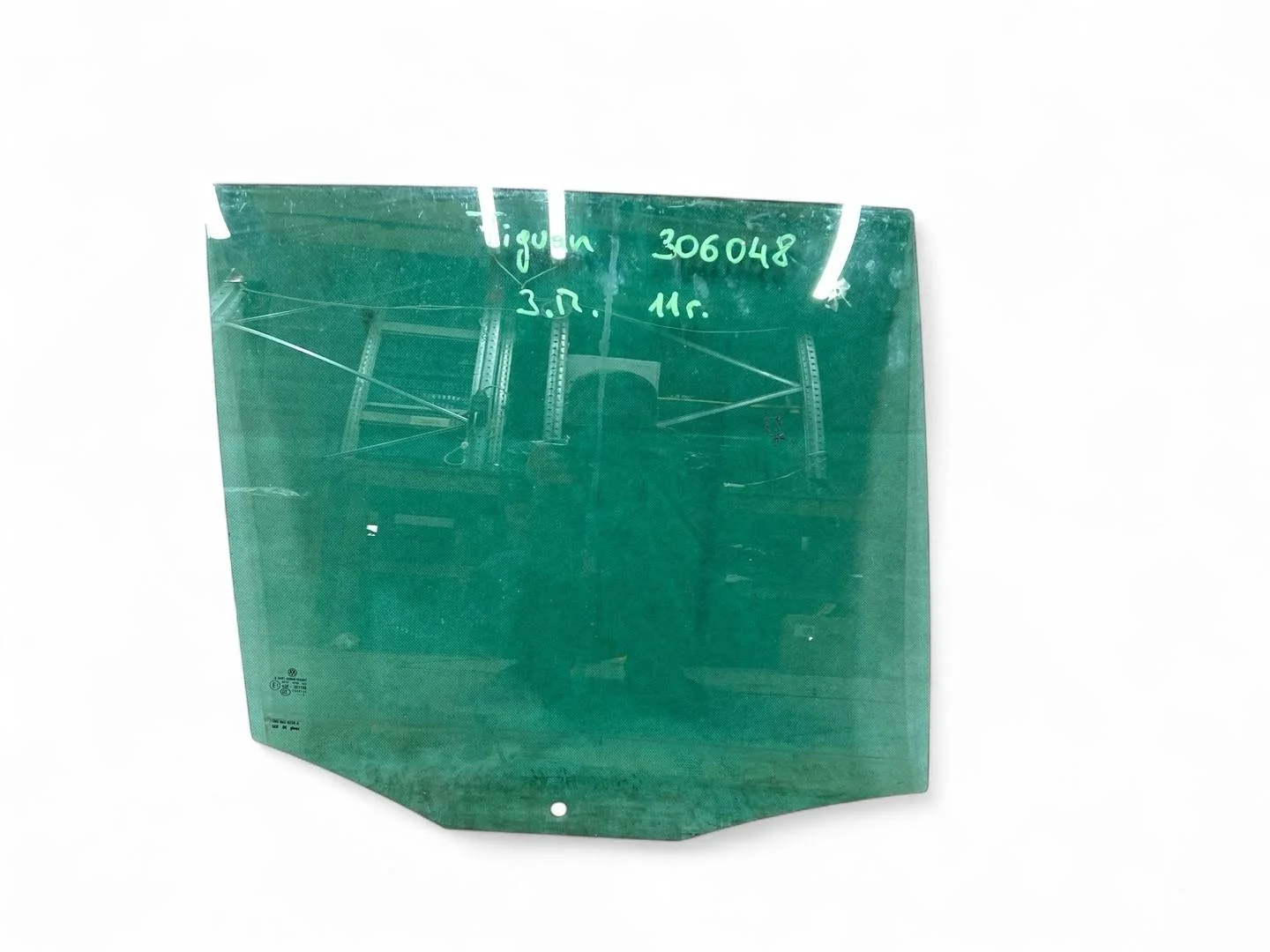 стекло двери задней правой Volkswagen Tiguan  2009