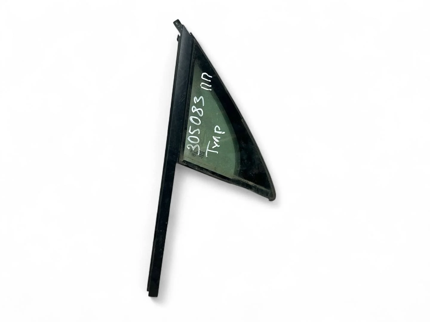 стекло двери передней правой Volkswagen Touareg 2  2013