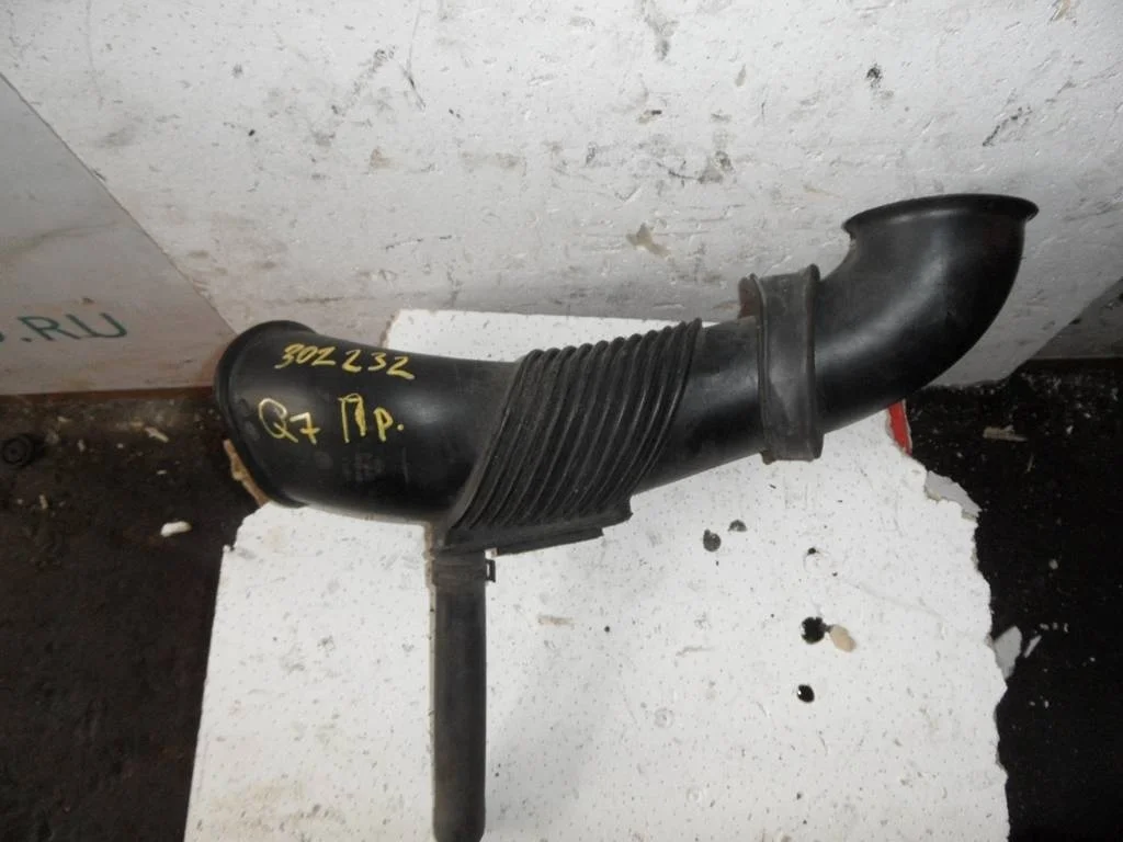 патрубок воздушного фильтра Audi Q7  2013