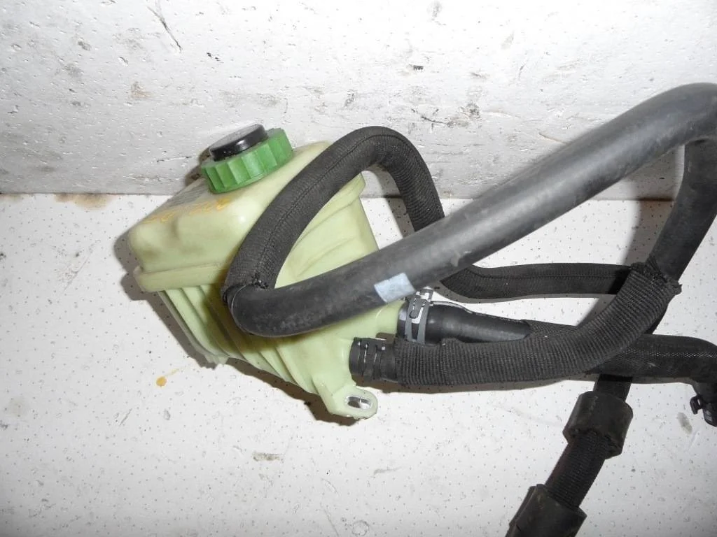 бачок гидроусилителя Audi Q7  2013