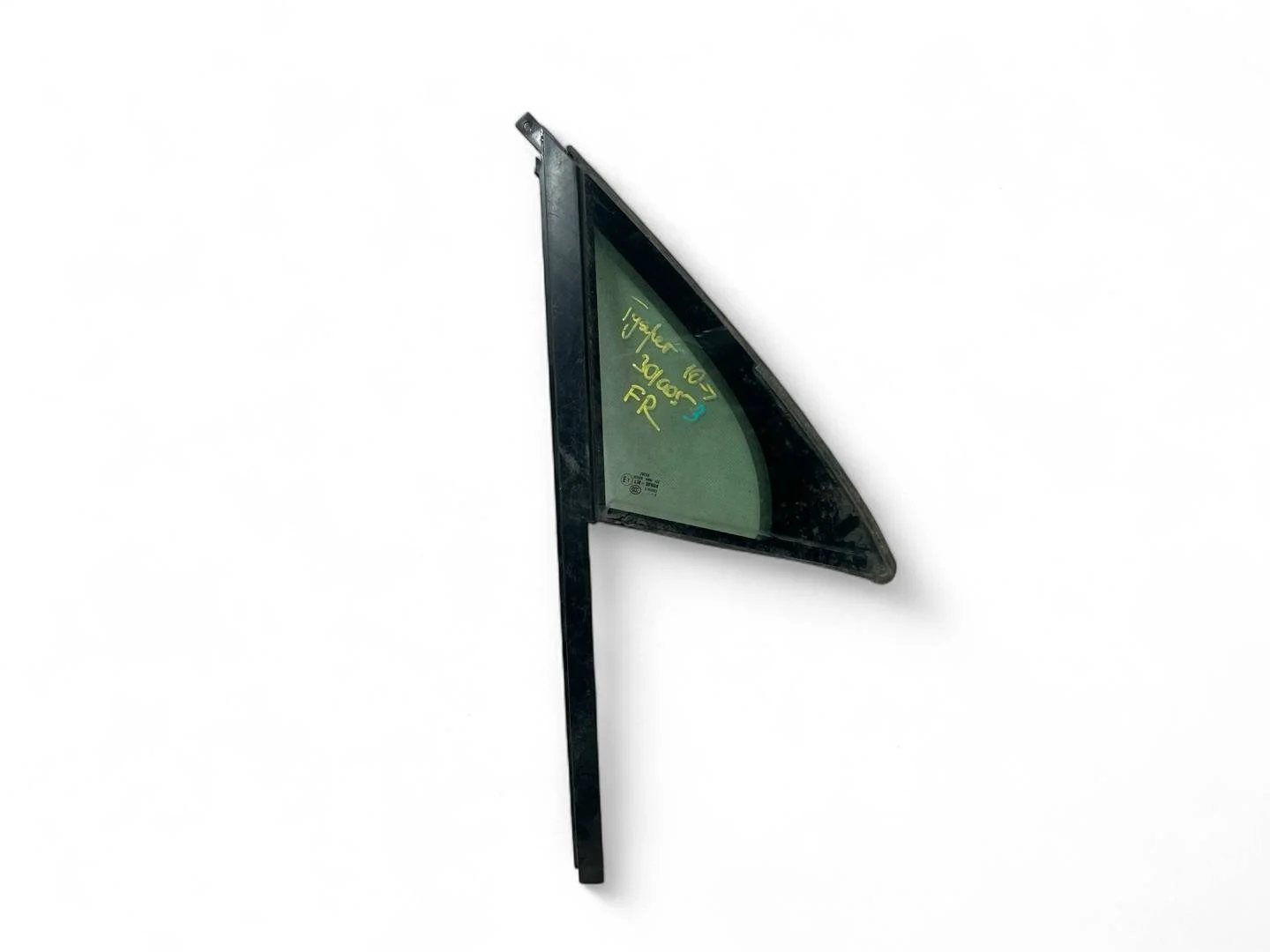 стекло двери передней правой Volkswagen Touareg 2  2013