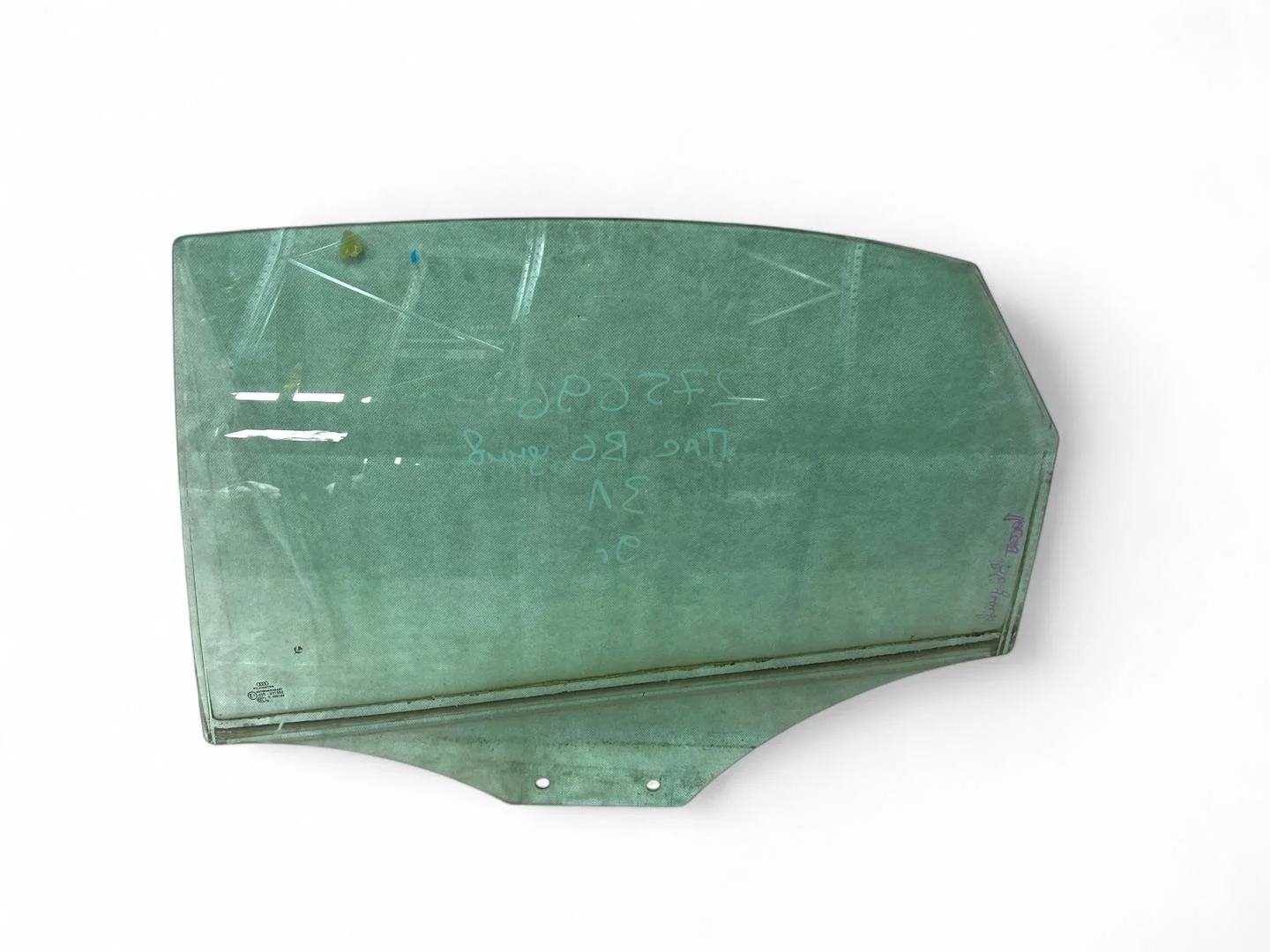 стекло двери задней левой Volkswagen Passat B6  2008